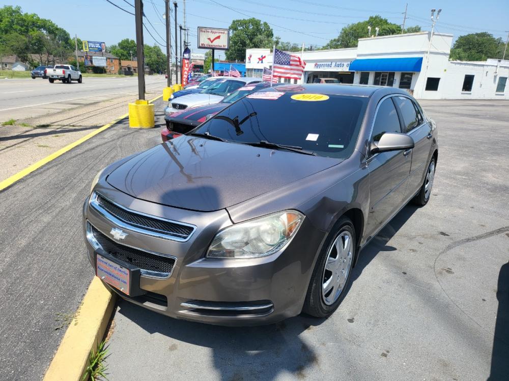 2010 Gray Chevrolet Malibu (1G1ZC5EB7AF) with an 4-Cyl 2.4 Liter engine, Auto, 6-Spd Overdrive and TAPshft transmission, located at 2105 Dixie Hwy, Louisville, KY, 40210, (502) 772-3333, 38.221058, -85.792671 - Photo #0