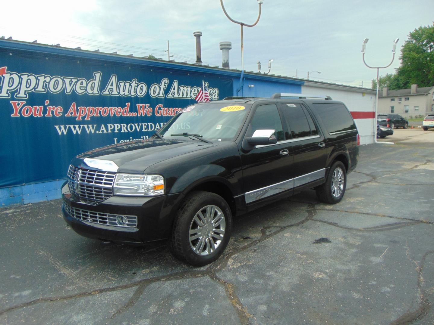 2010 Black Lincoln Navigator L (5LMJJ3J54AE) with an V8 Flex Fuel 5.4 Liter engine, Automatic, 6-Spd w/Overdrive transmission, located at 2105 Dixie Hwy, Louisville, KY, 40210, (502) 772-3333, 38.220932, -85.795441 - Photo#1