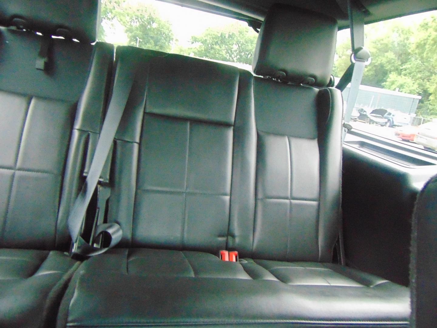 2010 Black Lincoln Navigator L (5LMJJ3J54AE) with an V8 Flex Fuel 5.4 Liter engine, Automatic, 6-Spd w/Overdrive transmission, located at 2105 Dixie Hwy, Louisville, KY, 40210, (502) 772-3333, 38.220932, -85.795441 - Photo#10