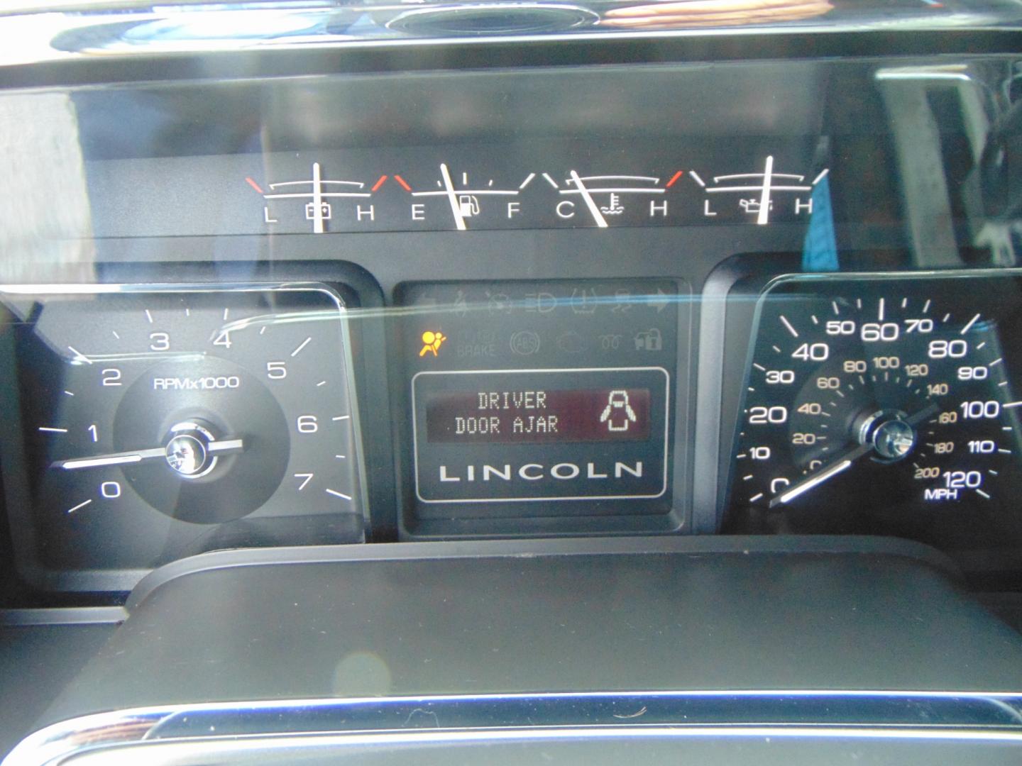 2010 Black Lincoln Navigator L (5LMJJ3J54AE) with an V8 Flex Fuel 5.4 Liter engine, Automatic, 6-Spd w/Overdrive transmission, located at 2105 Dixie Hwy, Louisville, KY, 40210, (502) 772-3333, 38.220932, -85.795441 - Photo#13