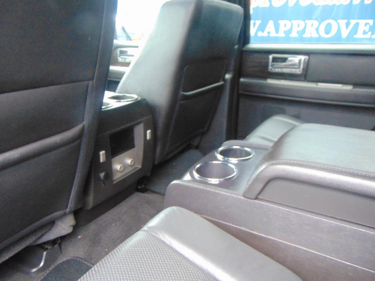 2010 Black Lincoln Navigator L (5LMJJ3J54AE) with an V8 Flex Fuel 5.4 Liter engine, Automatic, 6-Spd w/Overdrive transmission, located at 2105 Dixie Hwy, Louisville, KY, 40210, (502) 772-3333, 38.220932, -85.795441 - Photo#14