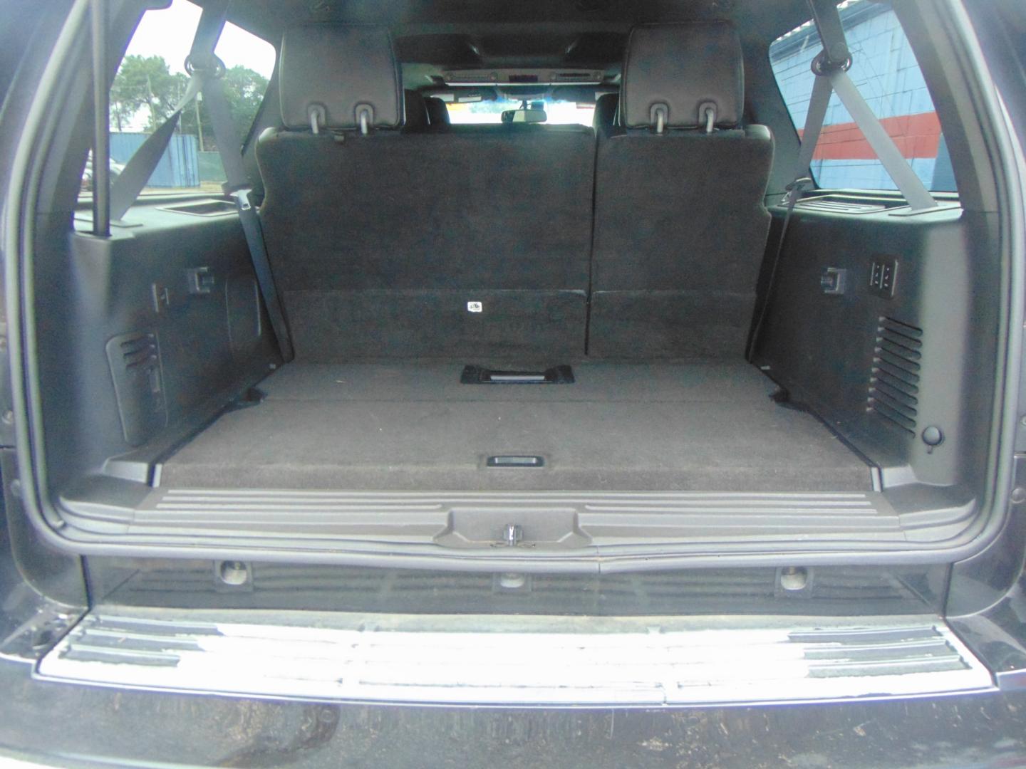 2010 Black Lincoln Navigator L (5LMJJ3J54AE) with an V8 Flex Fuel 5.4 Liter engine, Automatic, 6-Spd w/Overdrive transmission, located at 2105 Dixie Hwy, Louisville, KY, 40210, (502) 772-3333, 38.220932, -85.795441 - Photo#7