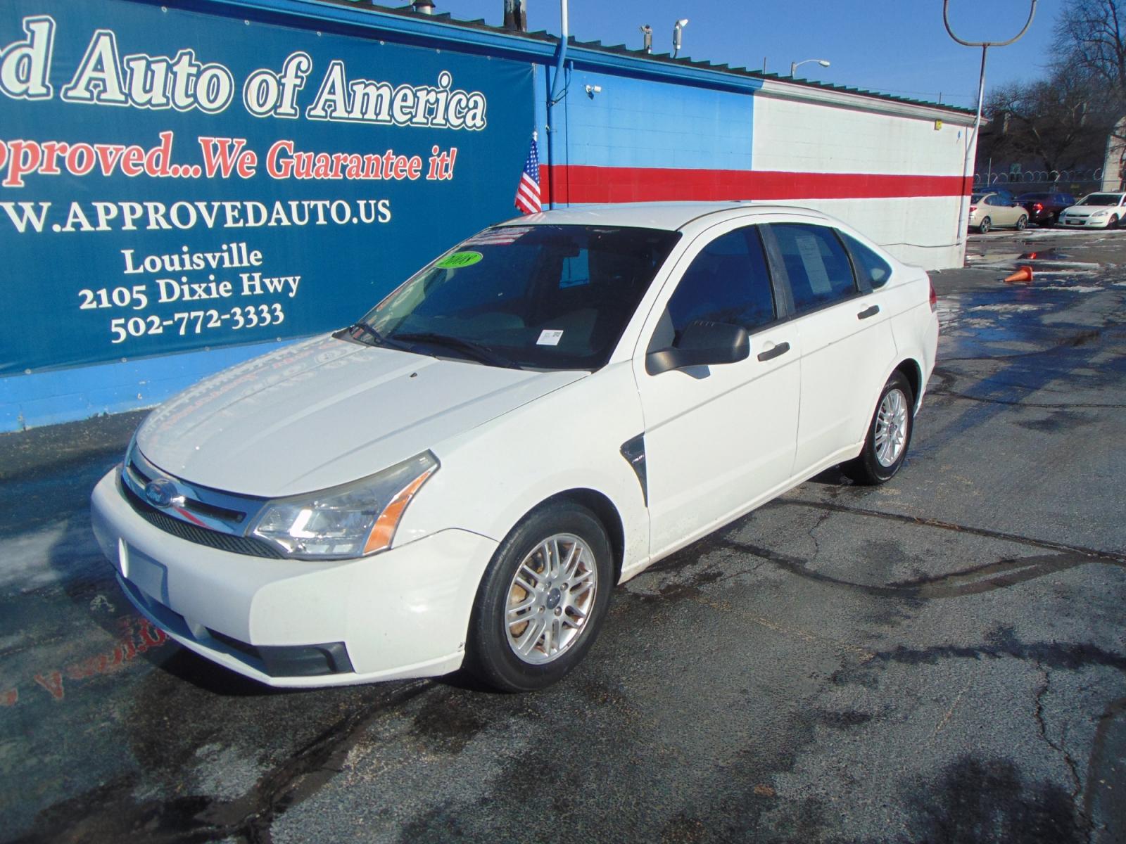 2008 White Ford Focus (1FAHP35N48W) with an 4-Cyl 2.0 Liter engine, Automatic, 4-Spd w/Overdrive transmission, located at 2105 Dixie Hwy, Louisville, KY, 40210, (502) 772-3333, 38.221058, -85.792671 - Photo #1