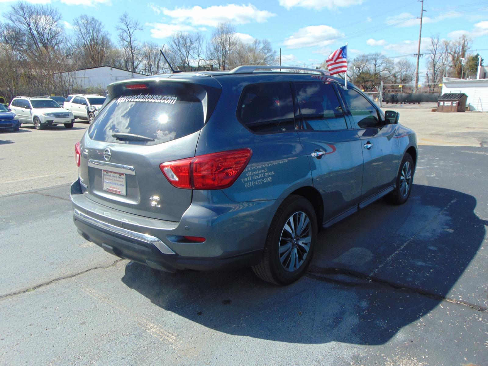 2013 Gray Nissan Pathfinder (5N1AR2MM6DC) with an V6 3.5 Liter engine, Automatic, CVT transmission, located at 2105 Dixie Hwy, Louisville, KY, 40210, (502) 772-3333, 38.221058, -85.792671 - Photo #7