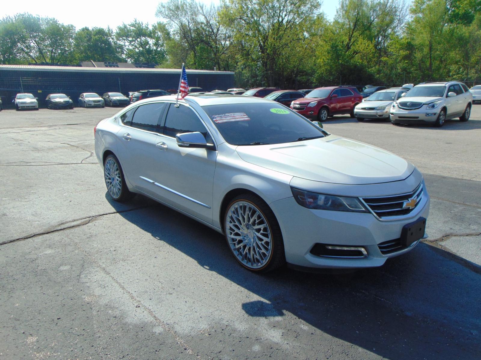 2014 White Chevrolet Impala (1G1155S39EU) with an V6 Flex Fuel 3.6 Liter engine, Automatic, 6-Spd transmission, located at 2105 Dixie Hwy, Louisville, KY, 40210, (502) 772-3333, 38.221058, -85.792671 - Photo #3