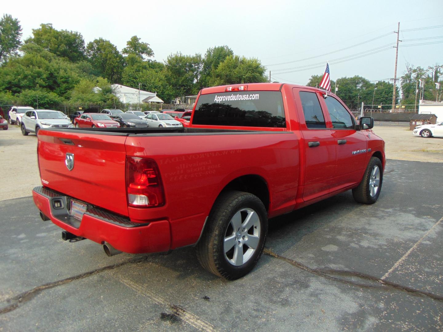 2012 Red Ram 1500 Quad Cab (1C6RD6FT2CS) with an V8 HEMI 5.7 Liter engine, Automatic, 6-Spd transmission, located at 2105 Dixie Hwy, Louisville, KY, 40210, (502) 772-3333, 38.220932, -85.795441 - Photo#4
