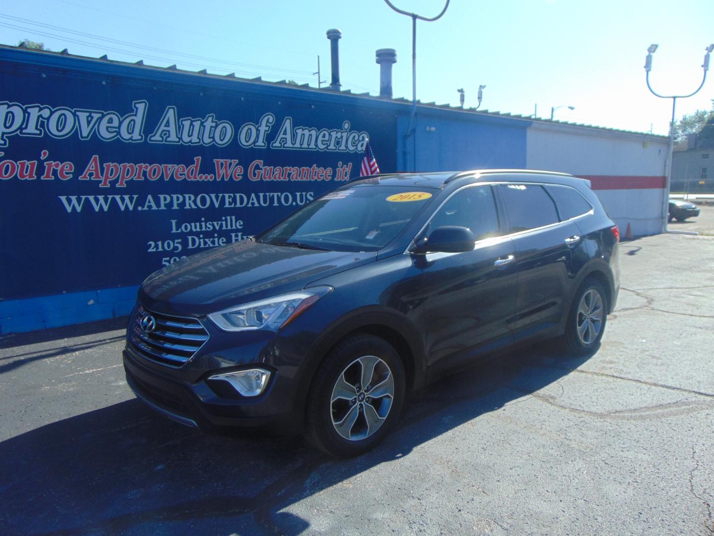 2015 Blue Hyundai Santa Fe (KM8SM4HF8FU) with an V6 GDI 3.3 Liter engine, Auto, 6-Spd Shiftronic transmission, located at 2105 Dixie Hwy, Louisville, KY, 40210, (502) 772-3333, 38.220932, -85.795441 - Photo#1