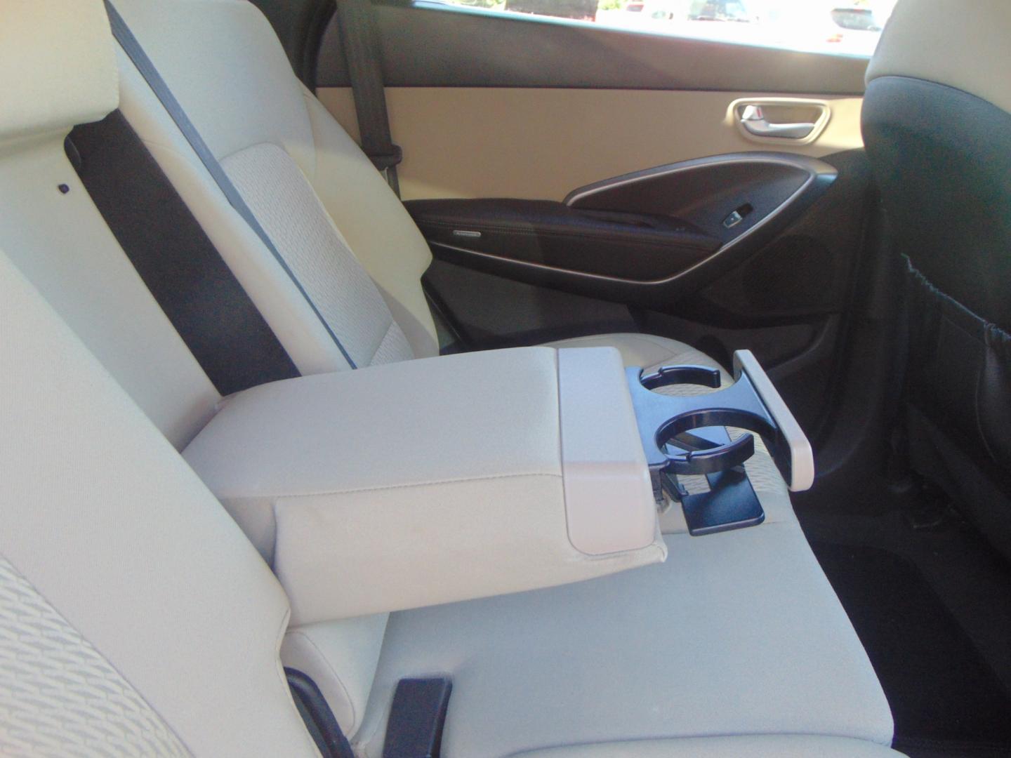 2015 Blue Hyundai Santa Fe (KM8SM4HF8FU) with an V6 GDI 3.3 Liter engine, Auto, 6-Spd Shiftronic transmission, located at 2105 Dixie Hwy, Louisville, KY, 40210, (502) 772-3333, 38.220932, -85.795441 - Photo#11