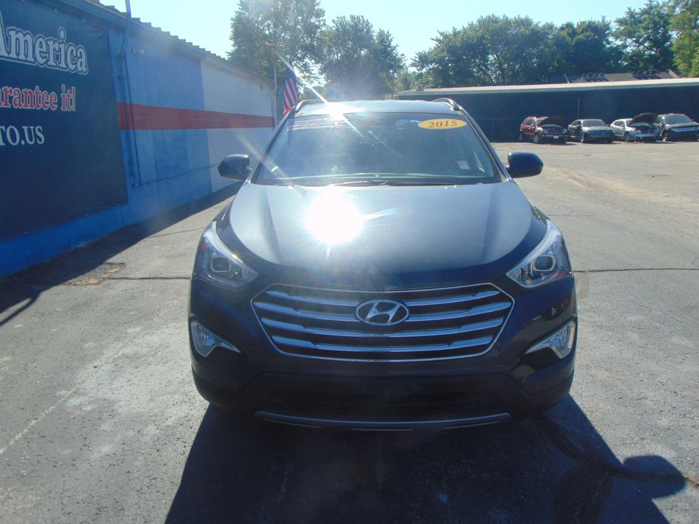2015 Blue Hyundai Santa Fe (KM8SM4HF8FU) with an V6 GDI 3.3 Liter engine, Auto, 6-Spd Shiftronic transmission, located at 2105 Dixie Hwy, Louisville, KY, 40210, (502) 772-3333, 38.220932, -85.795441 - Photo#2