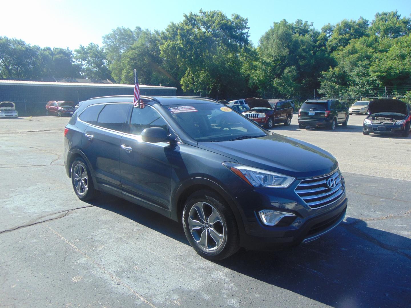 2015 Blue Hyundai Santa Fe (KM8SM4HF8FU) with an V6 GDI 3.3 Liter engine, Auto, 6-Spd Shiftronic transmission, located at 2105 Dixie Hwy, Louisville, KY, 40210, (502) 772-3333, 38.220932, -85.795441 - Photo#3