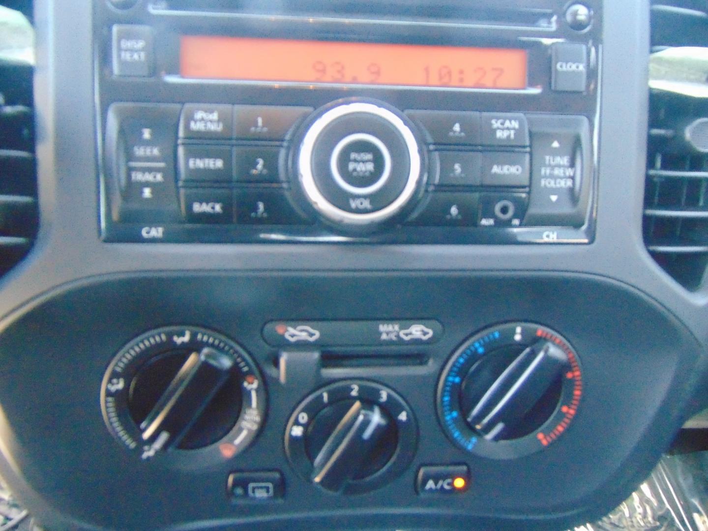 2014 Nissan Juke (JN8AF5MR9ET) , located at 2105 Dixie Hwy, Louisville, KY, 40210, (502) 772-3333, 38.220932, -85.795441 - Photo#11