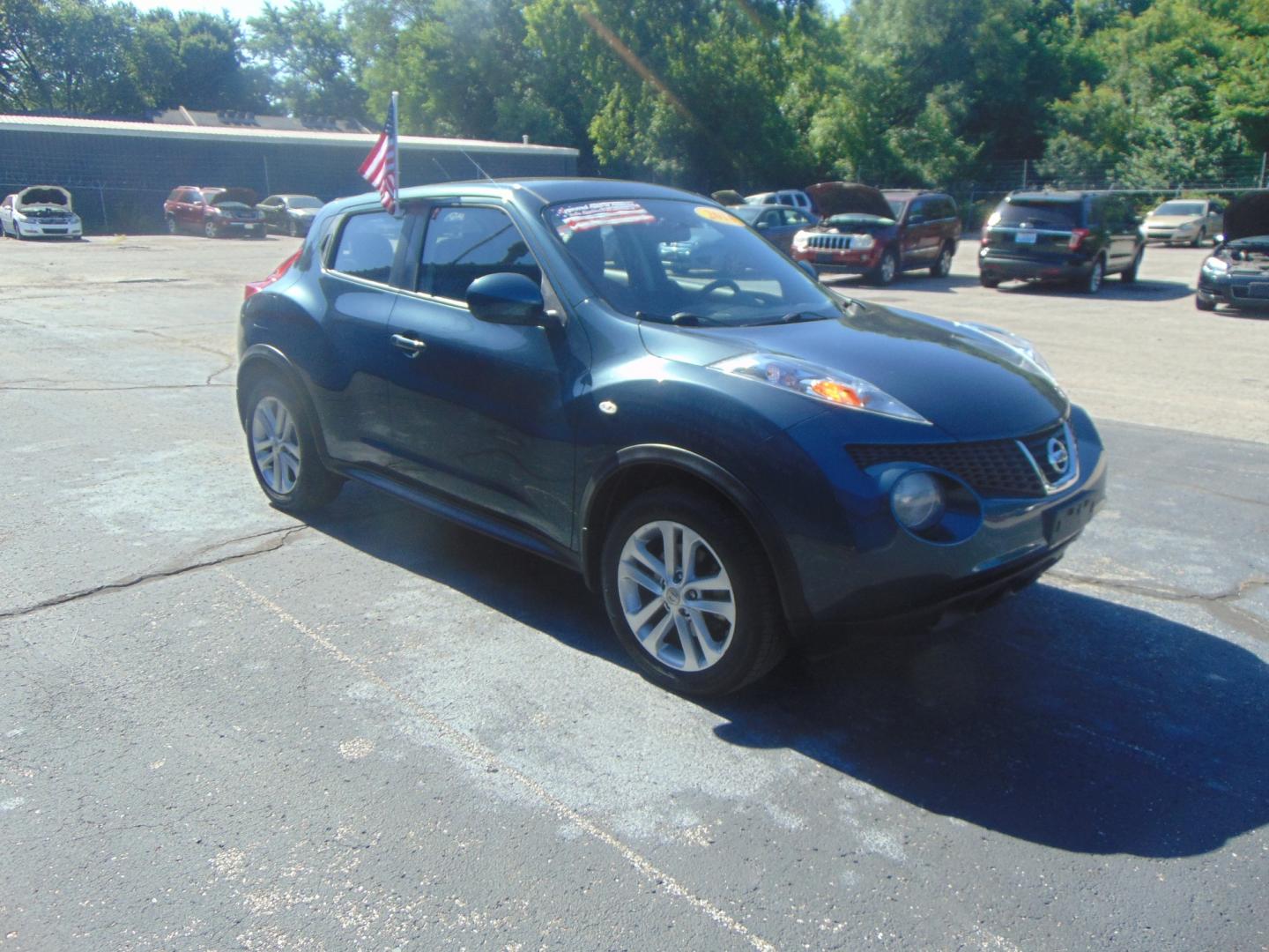 2014 Nissan Juke (JN8AF5MR9ET) , located at 2105 Dixie Hwy, Louisville, KY, 40210, (502) 772-3333, 38.220932, -85.795441 - Photo#2