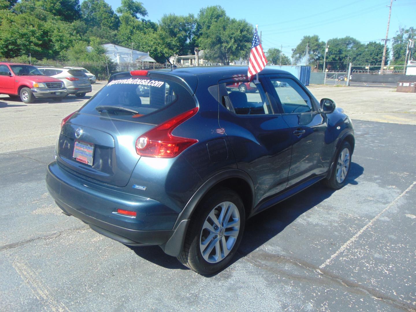 2014 Nissan Juke (JN8AF5MR9ET) , located at 2105 Dixie Hwy, Louisville, KY, 40210, (502) 772-3333, 38.220932, -85.795441 - Photo#4