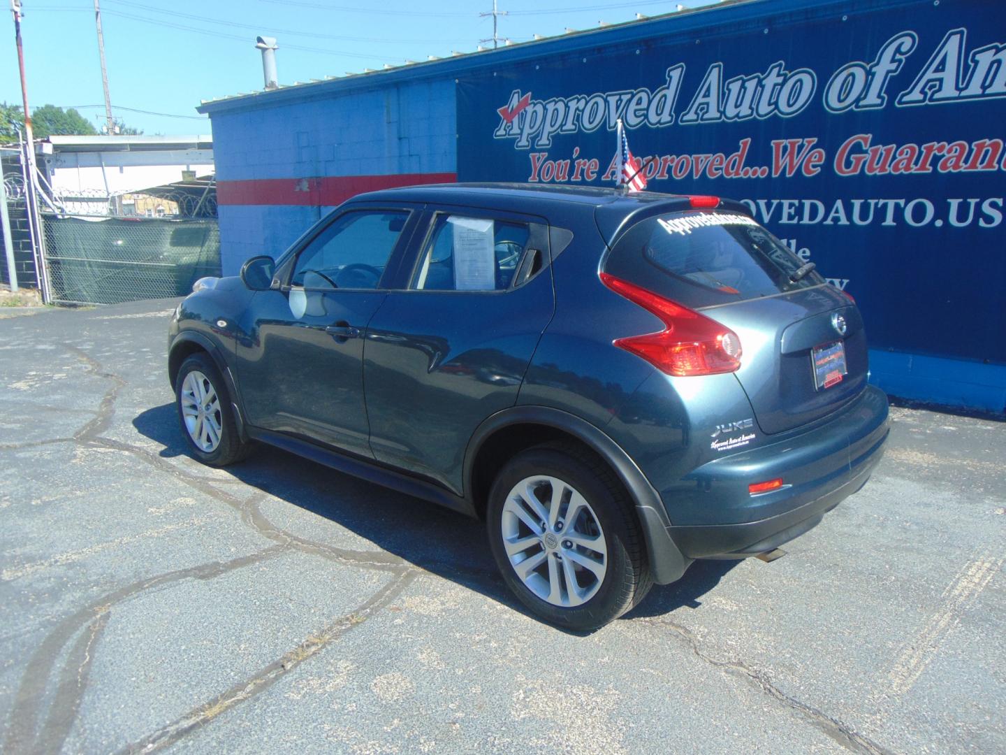2014 Nissan Juke (JN8AF5MR9ET) , located at 2105 Dixie Hwy, Louisville, KY, 40210, (502) 772-3333, 38.220932, -85.795441 - Photo#6