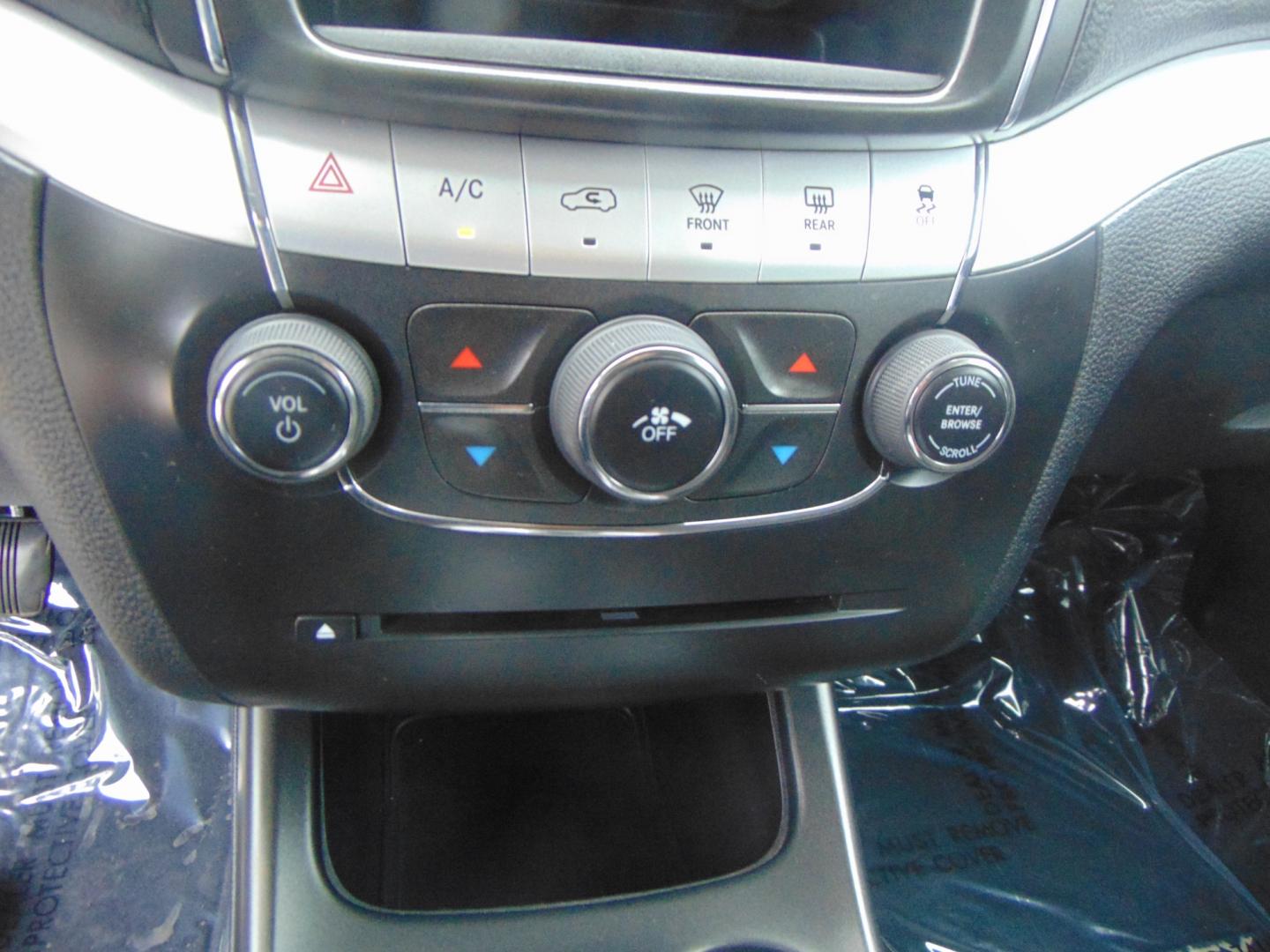 2013 Dodge Journey (3C4PDCBB6DT) , located at 2105 Dixie Hwy, Louisville, KY, 40210, (502) 772-3333, 38.220932, -85.795441 - Photo#15