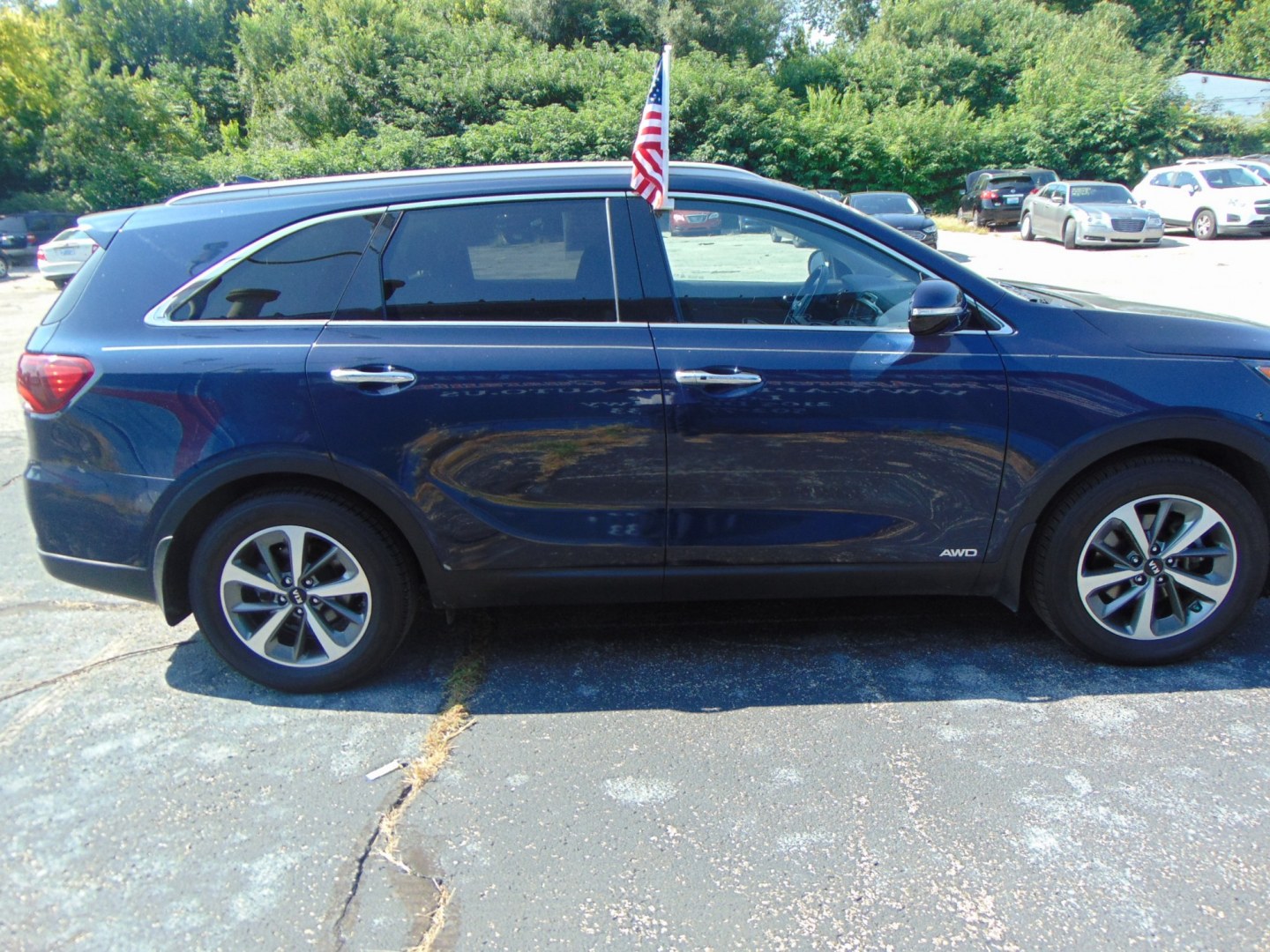 2019 Blue Kia Sorento (5XYPHDA53KG) with an V6, GDI, 3.3 Liter engine, Automatic, 8-Spd transmission, located at 2105 Dixie Hwy, Louisville, KY, 40210, (502) 772-3333, 38.220932, -85.795441- Photo#2