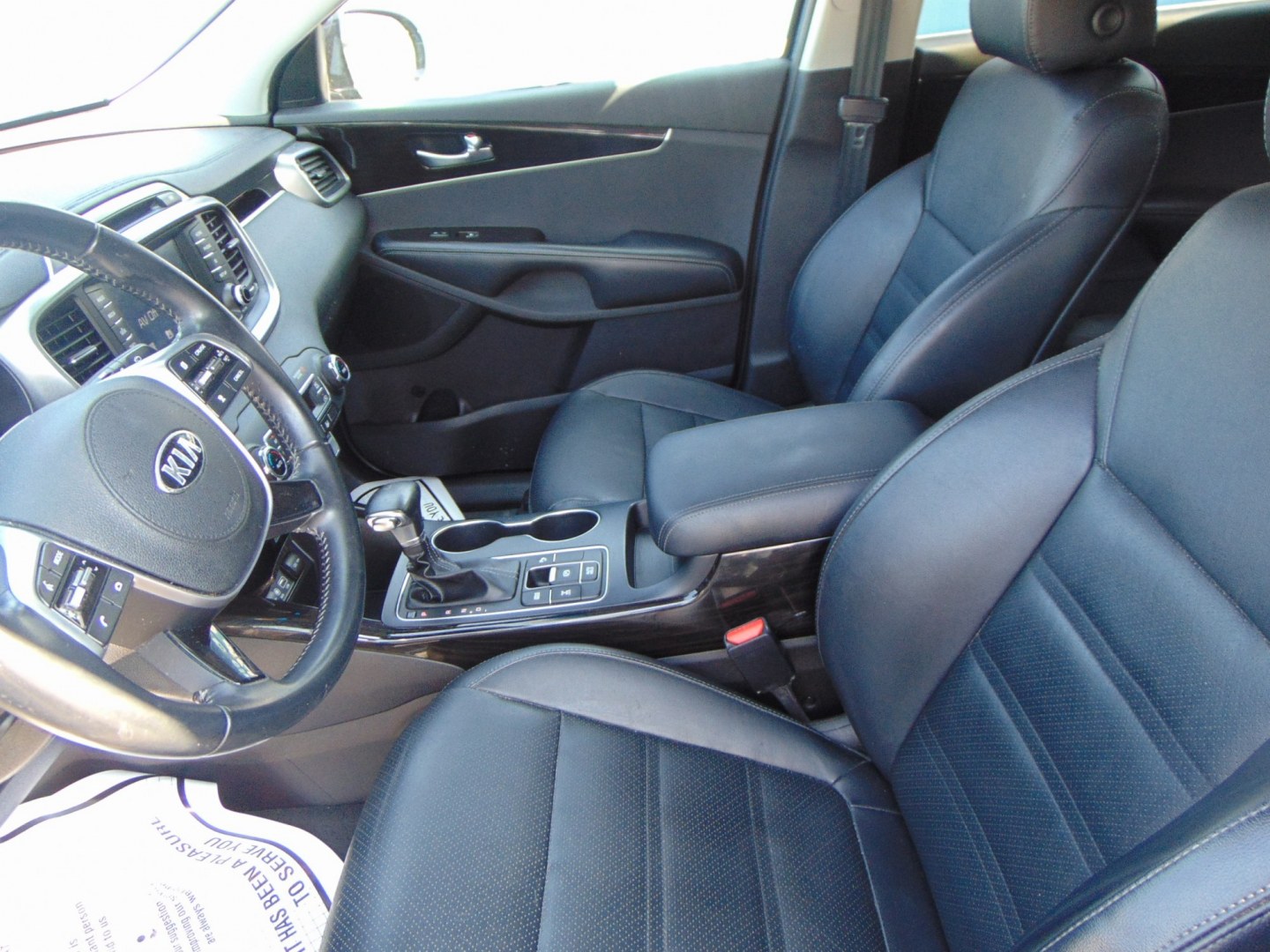 2019 Blue Kia Sorento (5XYPHDA53KG) with an V6, GDI, 3.3 Liter engine, Automatic, 8-Spd transmission, located at 2105 Dixie Hwy, Louisville, KY, 40210, (502) 772-3333, 38.220932, -85.795441- Photo#4