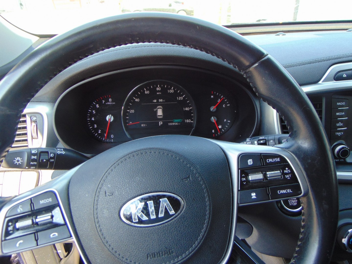 2019 Blue Kia Sorento (5XYPHDA53KG) with an V6, GDI, 3.3 Liter engine, Automatic, 8-Spd transmission, located at 2105 Dixie Hwy, Louisville, KY, 40210, (502) 772-3333, 38.220932, -85.795441- Photo#5