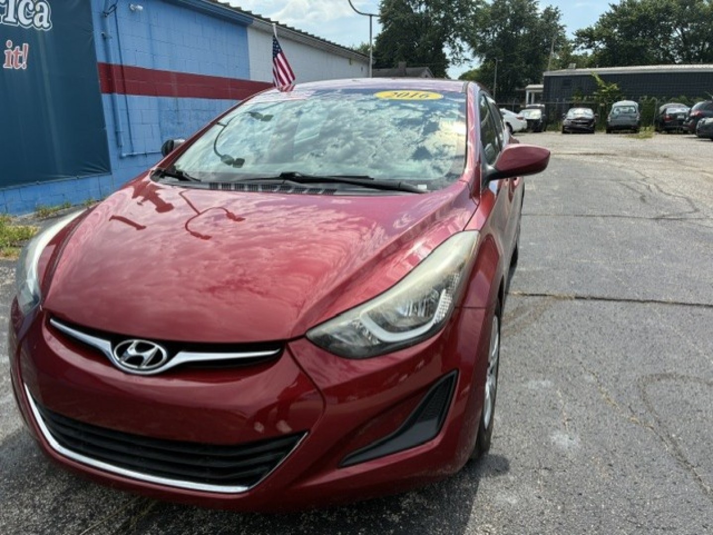 2016 Red Hyundai Elantra (5NPDH4AE3GH) with an 4-Cyl, 1.8 Liter engine, Auto, 6-Spd Shiftronic transmission, located at 2105 Dixie Hwy, Louisville, KY, 40210, (502) 772-3333, 38.220932, -85.795441- Photo#1