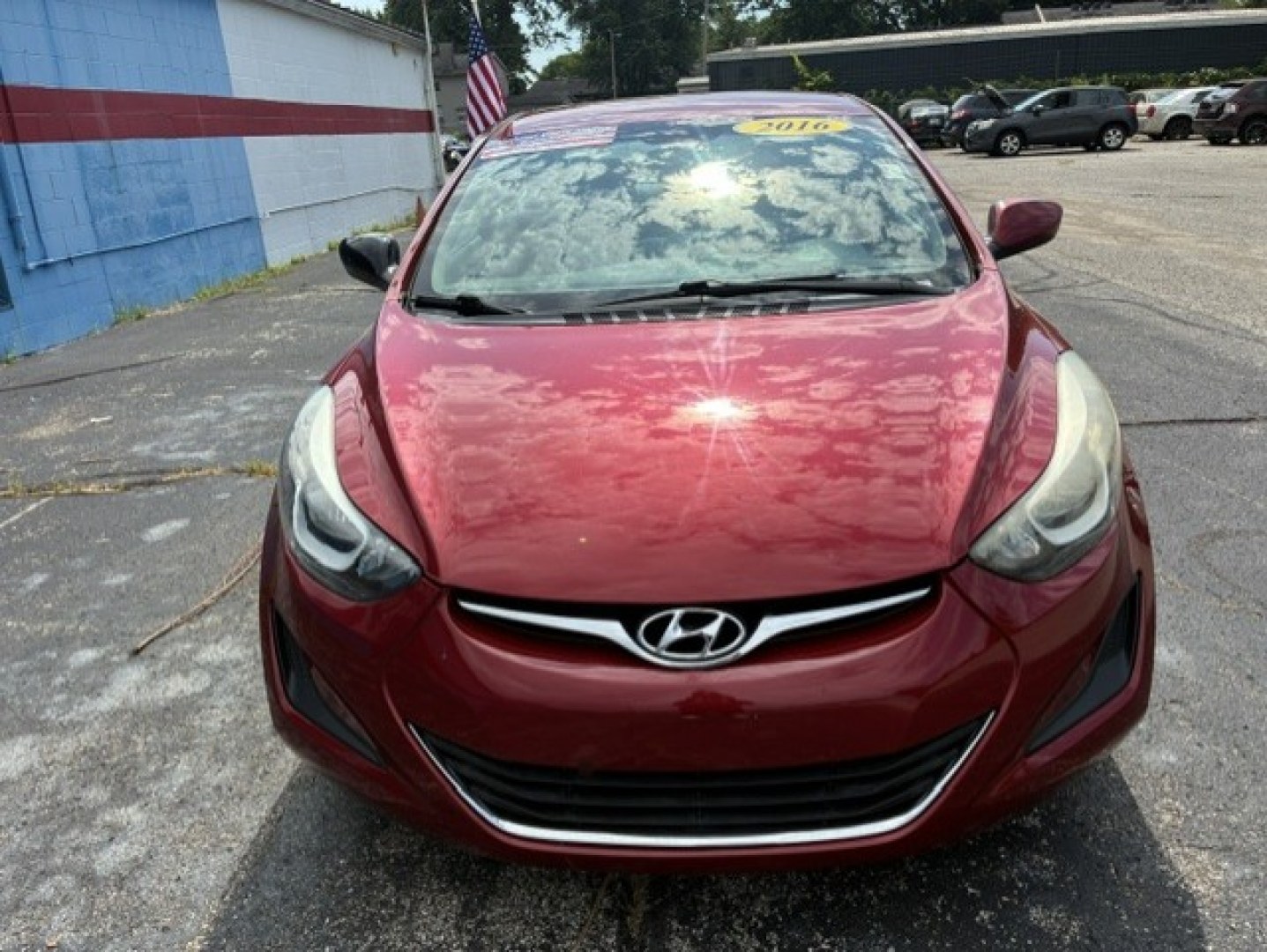 2016 Red Hyundai Elantra (5NPDH4AE3GH) with an 4-Cyl, 1.8 Liter engine, Auto, 6-Spd Shiftronic transmission, located at 2105 Dixie Hwy, Louisville, KY, 40210, (502) 772-3333, 38.220932, -85.795441- Photo#2