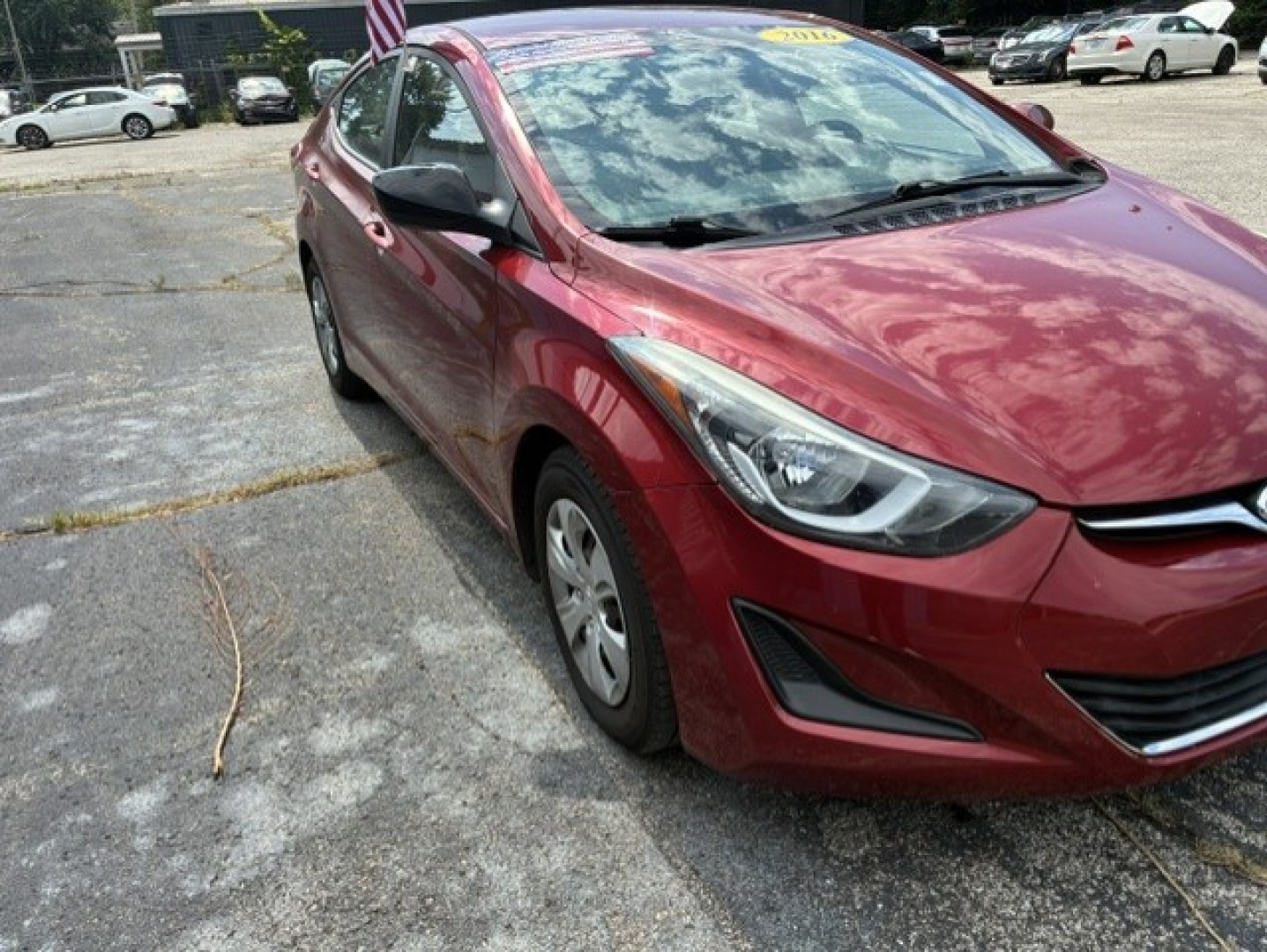 2016 Red Hyundai Elantra (5NPDH4AE3GH) with an 4-Cyl, 1.8 Liter engine, Auto, 6-Spd Shiftronic transmission, located at 2105 Dixie Hwy, Louisville, KY, 40210, (502) 772-3333, 38.220932, -85.795441- Photo#3