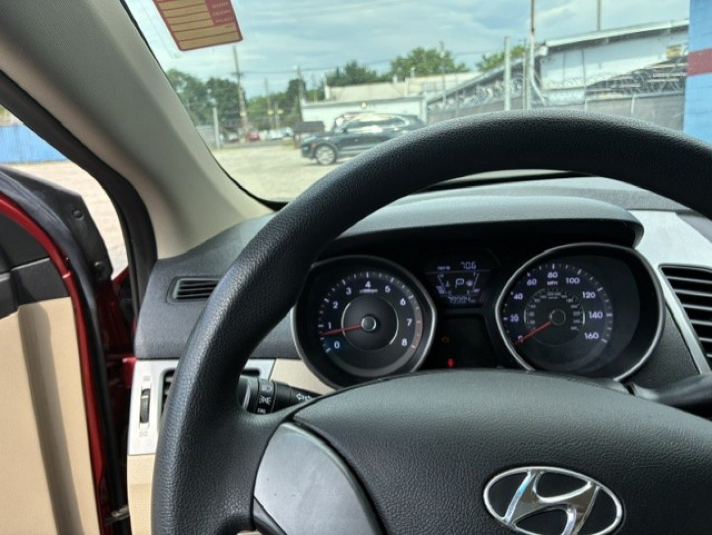 2016 Red Hyundai Elantra (5NPDH4AE3GH) with an 4-Cyl, 1.8 Liter engine, Auto, 6-Spd Shiftronic transmission, located at 2105 Dixie Hwy, Louisville, KY, 40210, (502) 772-3333, 38.220932, -85.795441- Photo#7