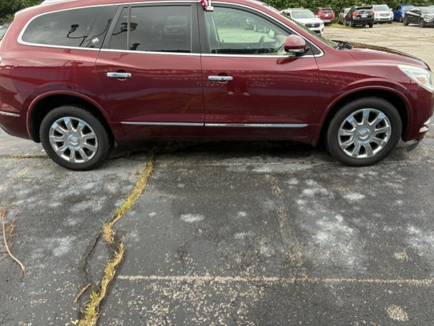 2017 Red Buick Enclave (5GAKRBKD1HJ) with an V6, 3.6 Liter engine, Auto, 6-Spd Overdrive transmission, located at 2105 Dixie Hwy, Louisville, KY, 40210, (502) 772-3333, 38.220932, -85.795441- Photo#4