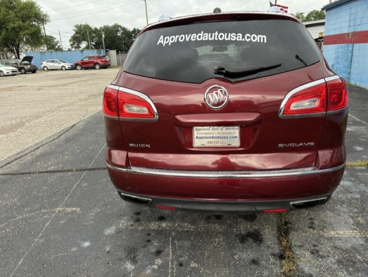 2017 Red Buick Enclave (5GAKRBKD1HJ) with an V6, 3.6 Liter engine, Auto, 6-Spd Overdrive transmission, located at 2105 Dixie Hwy, Louisville, KY, 40210, (502) 772-3333, 38.220932, -85.795441- Photo#5