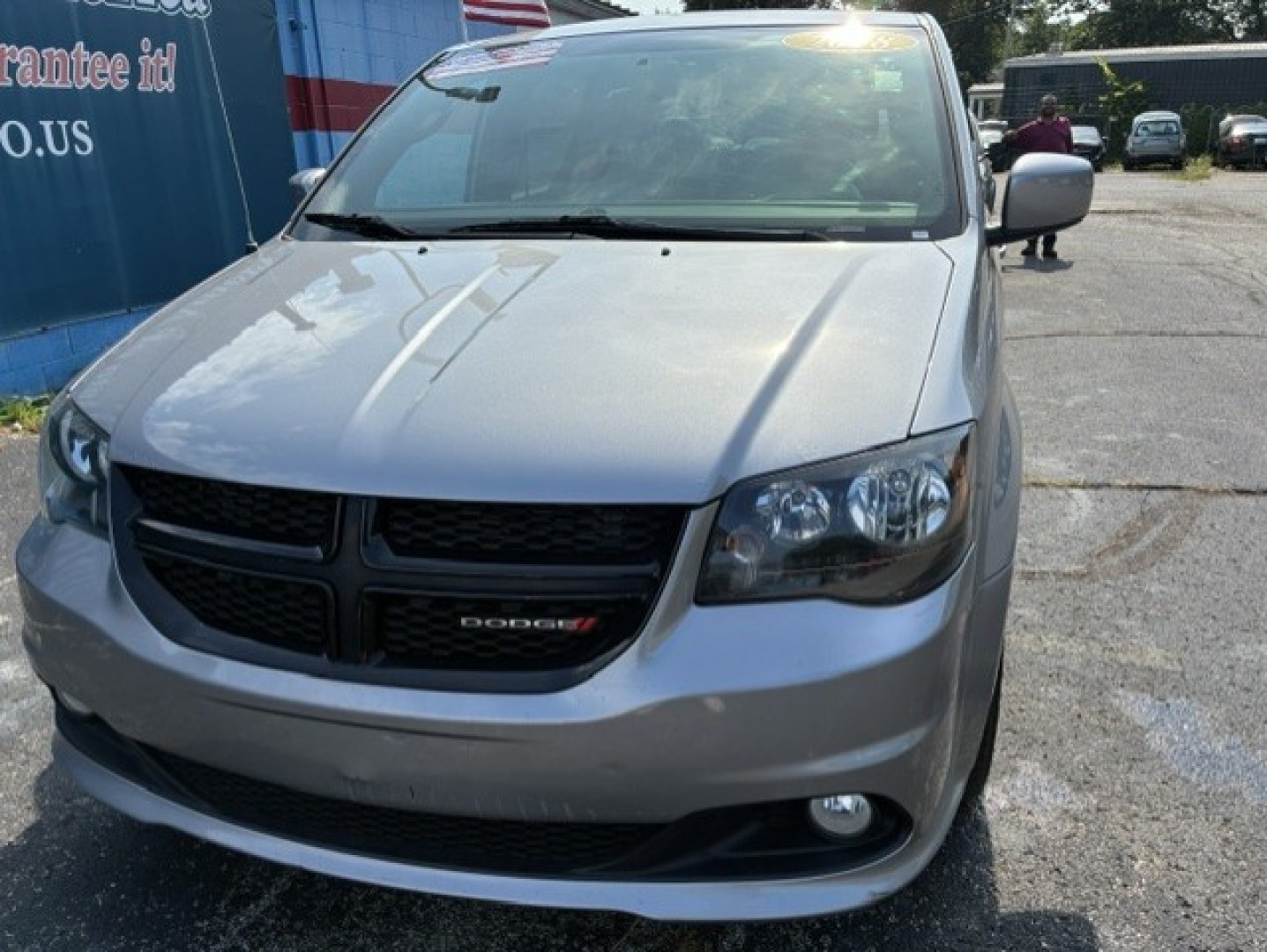 2018 Silver Dodge Grand Caravan Passenger (2C4RDGBG7JR) with an V6, Flex Fuel, 3.6 Liter engine, Automatic, 6-Spd transmission, located at 2105 Dixie Hwy, Louisville, KY, 40210, (502) 772-3333, 38.220932, -85.795441- Photo#1