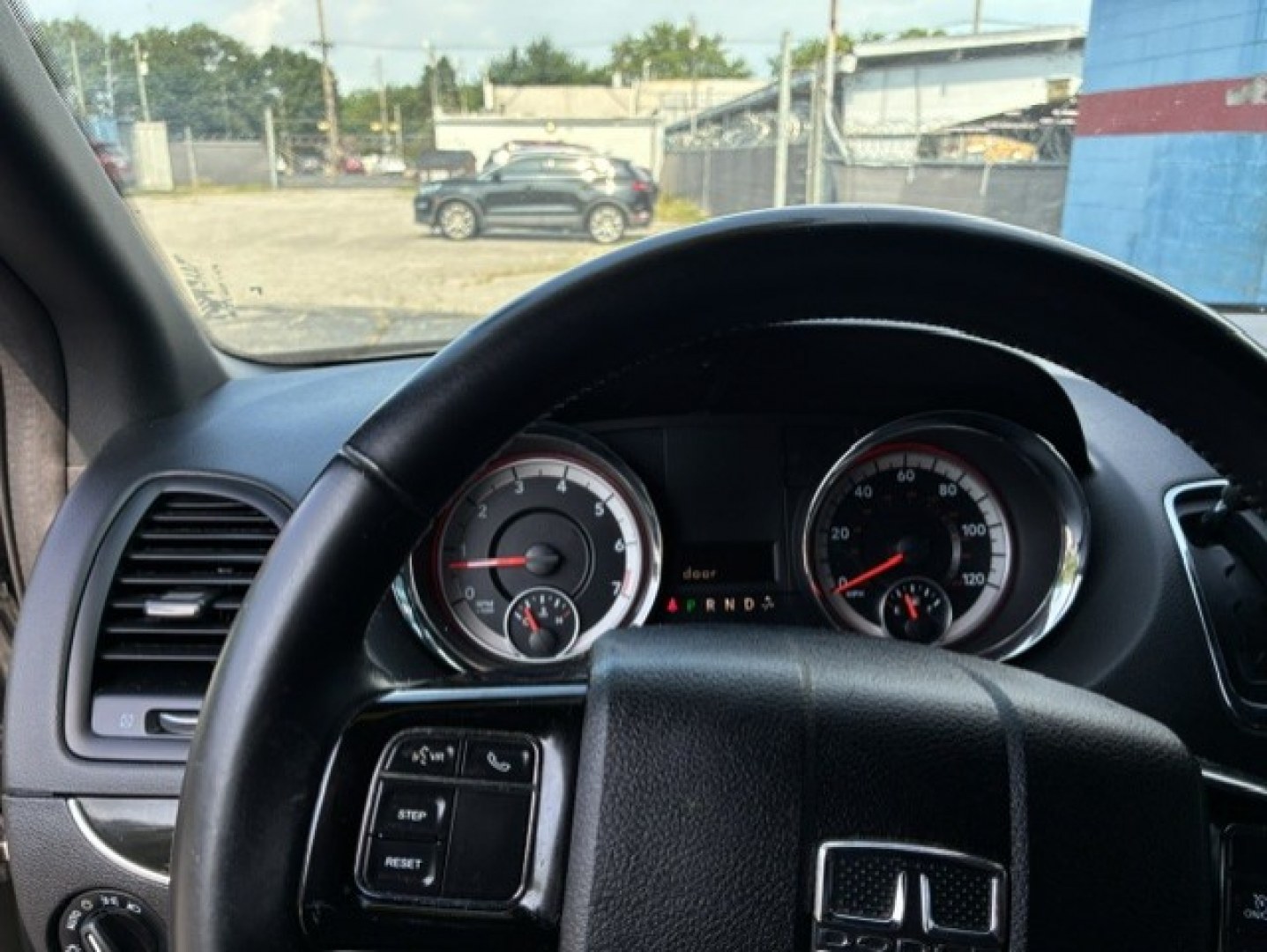 2018 Silver Dodge Grand Caravan Passenger (2C4RDGBG7JR) with an V6, Flex Fuel, 3.6 Liter engine, Automatic, 6-Spd transmission, located at 2105 Dixie Hwy, Louisville, KY, 40210, (502) 772-3333, 38.220932, -85.795441- Photo#9