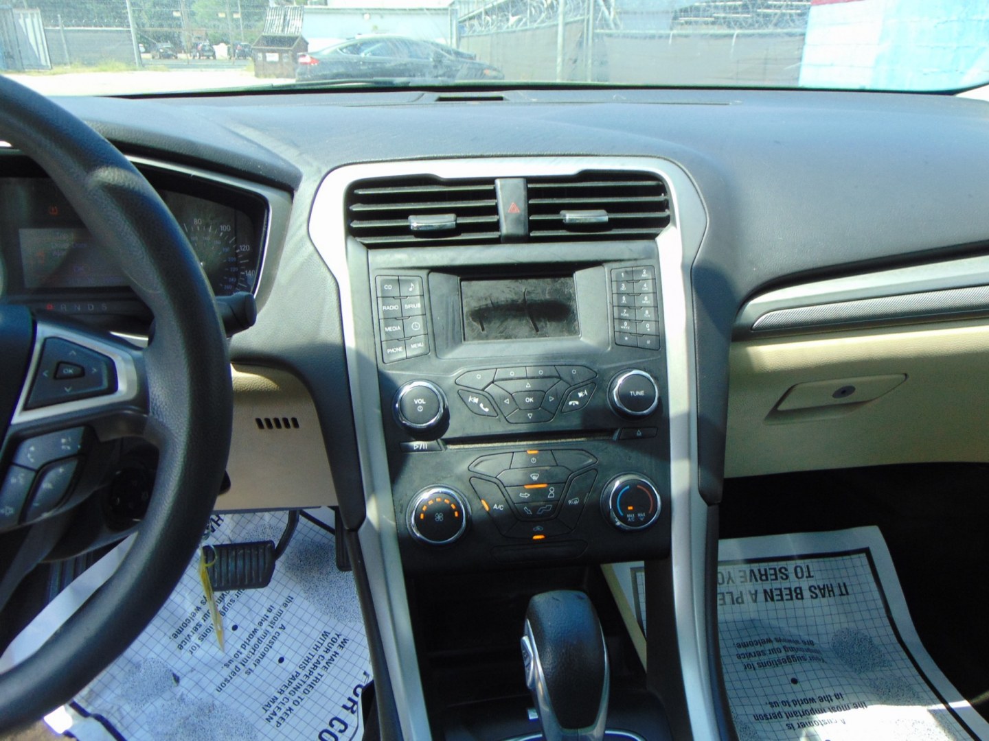 2013 Beige Ford Fusion (3FA6P0H79DR) with an 4-Cyl, 2.5 Liter engine, Automatic, 6-Spd transmission, located at 2105 Dixie Hwy, Louisville, KY, 40210, (502) 772-3333, 38.220932, -85.795441- Photo#6