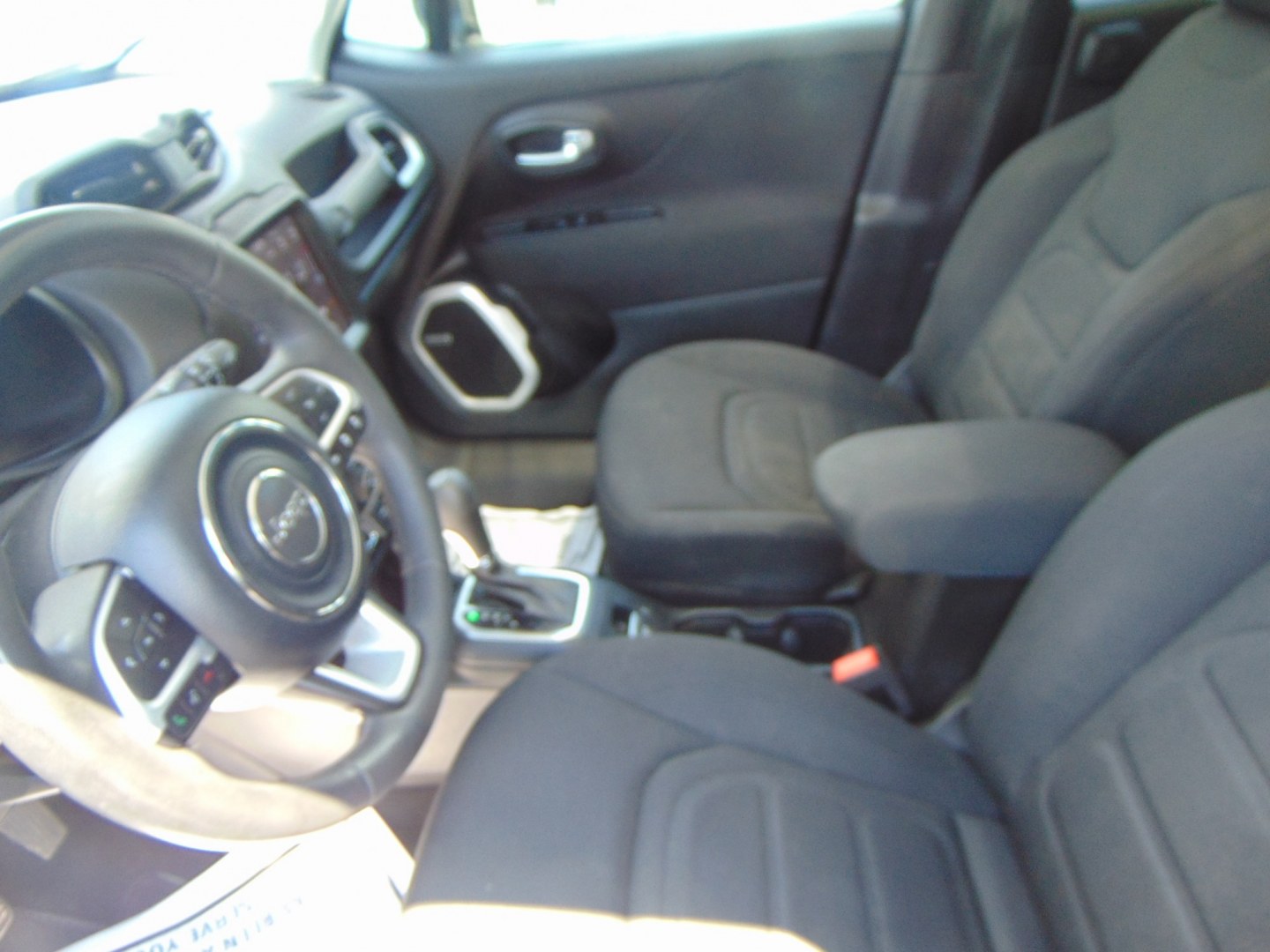 2021 Black Jeep Renegade (ZACNJCB13MP) with an 4-Cyl, Zero Evap M-Air, 2.4 Liter engine, Automatic, 9-Spd transmission, located at 2105 Dixie Hwy, Louisville, KY, 40210, (502) 772-3333, 38.220932, -85.795441- Photo#5