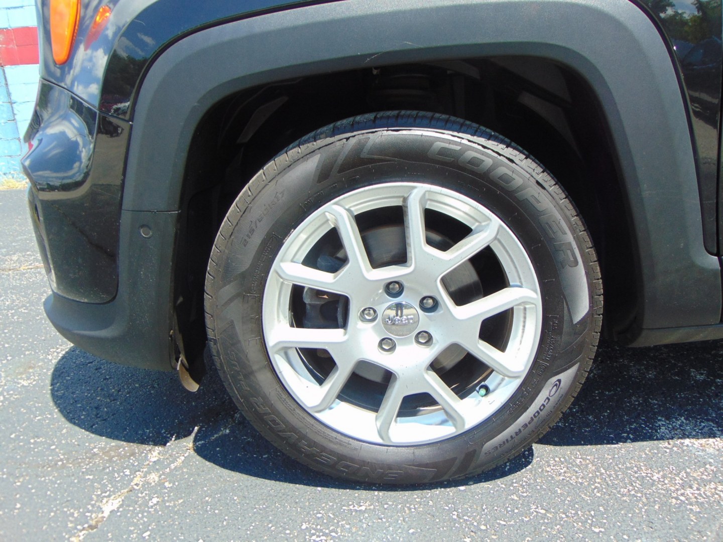 2021 Black Jeep Renegade (ZACNJCB13MP) with an 4-Cyl, Zero Evap M-Air, 2.4 Liter engine, Automatic, 9-Spd transmission, located at 2105 Dixie Hwy, Louisville, KY, 40210, (502) 772-3333, 38.220932, -85.795441- Photo#8