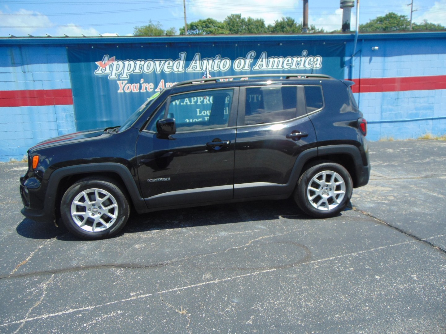 2021 Black Jeep Renegade (ZACNJCB13MP) with an 4-Cyl, Zero Evap M-Air, 2.4 Liter engine, Automatic, 9-Spd transmission, located at 2105 Dixie Hwy, Louisville, KY, 40210, (502) 772-3333, 38.220932, -85.795441- Photo#9