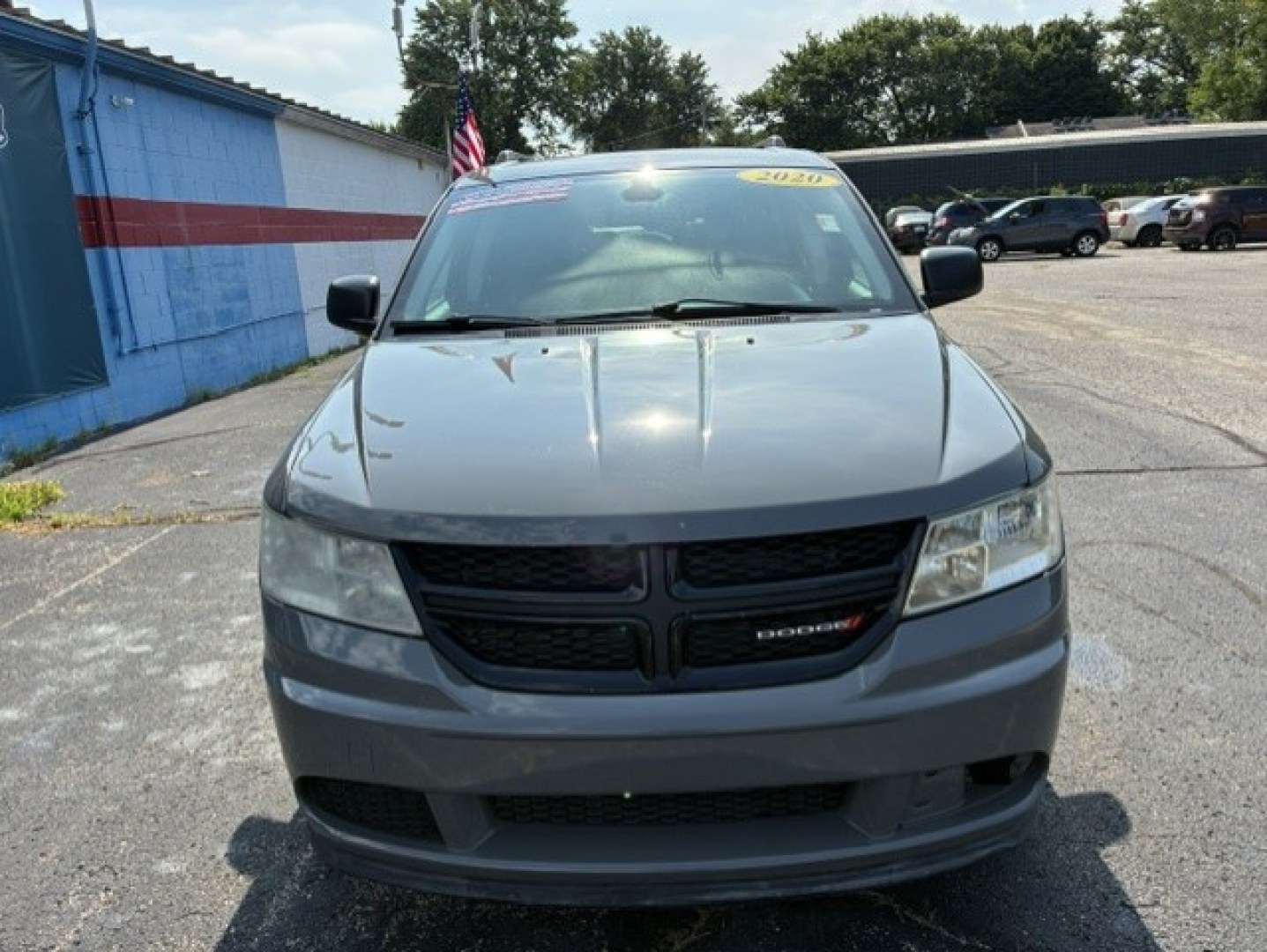2020 Gray Dodge Journey (3C4PDCAB2LT) with an 4-Cyl, 2.4 Liter engine, Automatic, 4-Spd w/AutoStick transmission, located at 2105 Dixie Hwy, Louisville, KY, 40210, (502) 772-3333, 38.220932, -85.795441- Photo#2