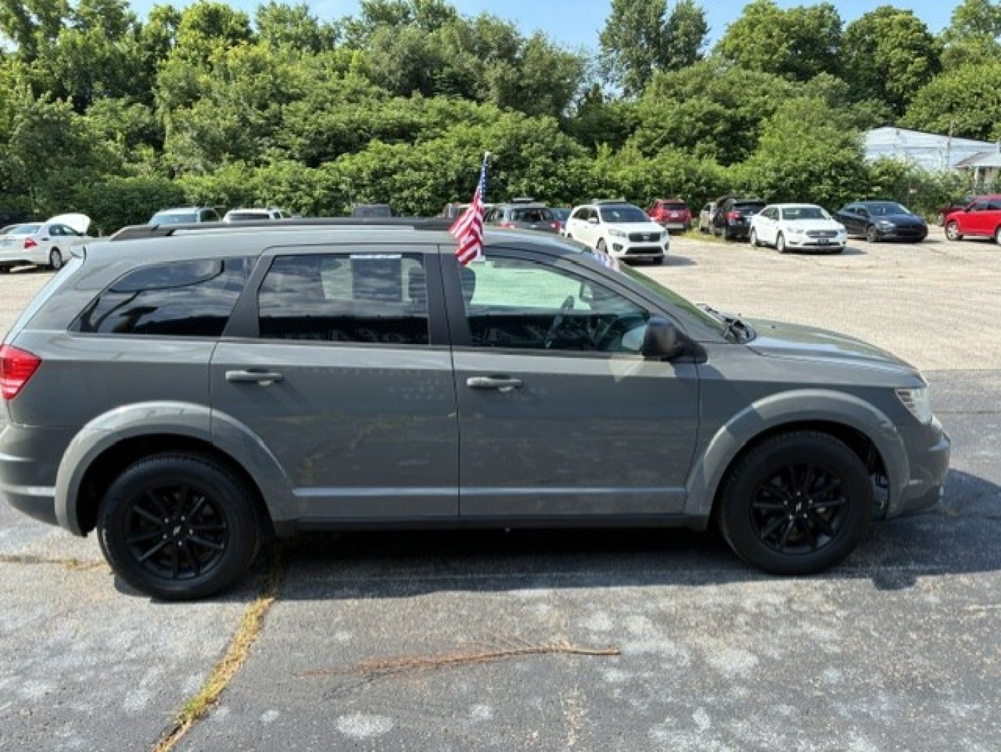2020 Gray Dodge Journey (3C4PDCAB2LT) with an 4-Cyl, 2.4 Liter engine, Automatic, 4-Spd w/AutoStick transmission, located at 2105 Dixie Hwy, Louisville, KY, 40210, (502) 772-3333, 38.220932, -85.795441- Photo#4