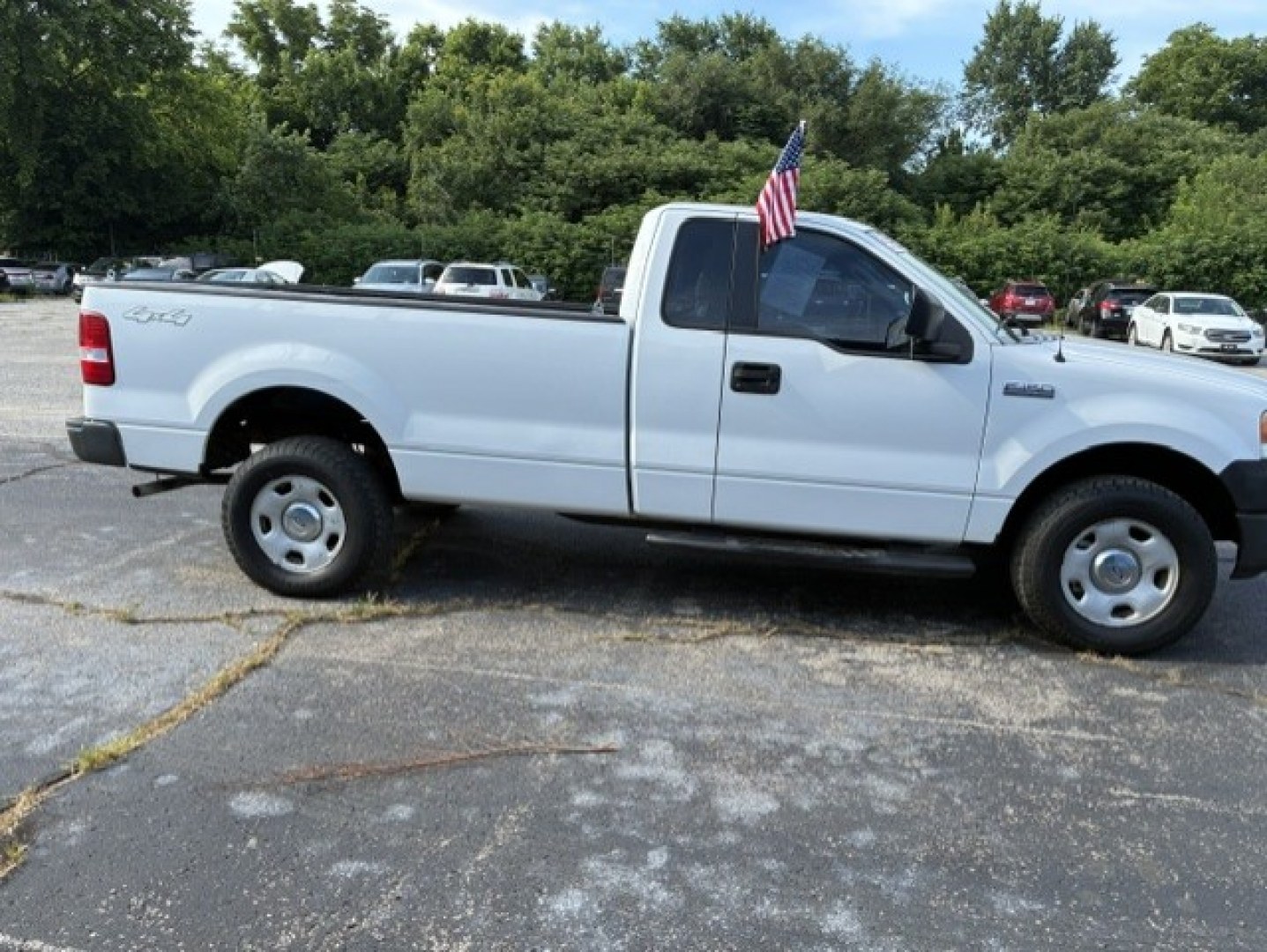 2005 White Ford F150 Regular Cab (1FTRF14W85N) with an V8, 4.6 Liter engine, Automatic transmission, located at 2105 Dixie Hwy, Louisville, KY, 40210, (502) 772-3333, 38.220932, -85.795441- Photo#4