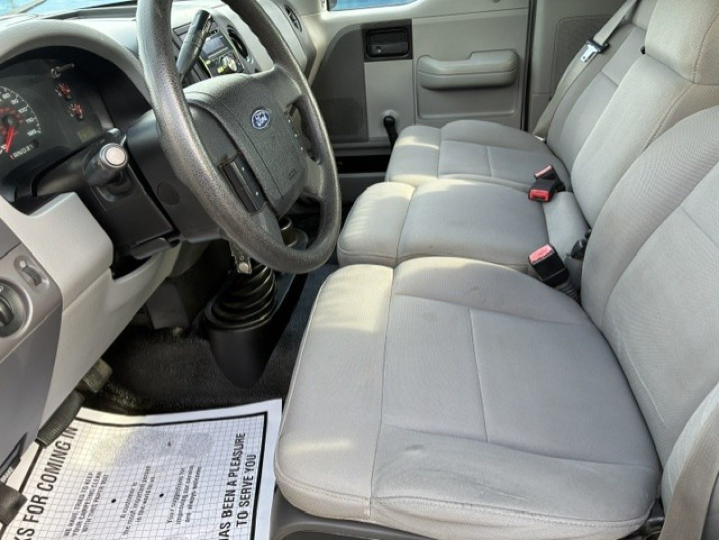 2005 White Ford F150 Regular Cab (1FTRF14W85N) with an V8, 4.6 Liter engine, Automatic transmission, located at 2105 Dixie Hwy, Louisville, KY, 40210, (502) 772-3333, 38.220932, -85.795441- Photo#6