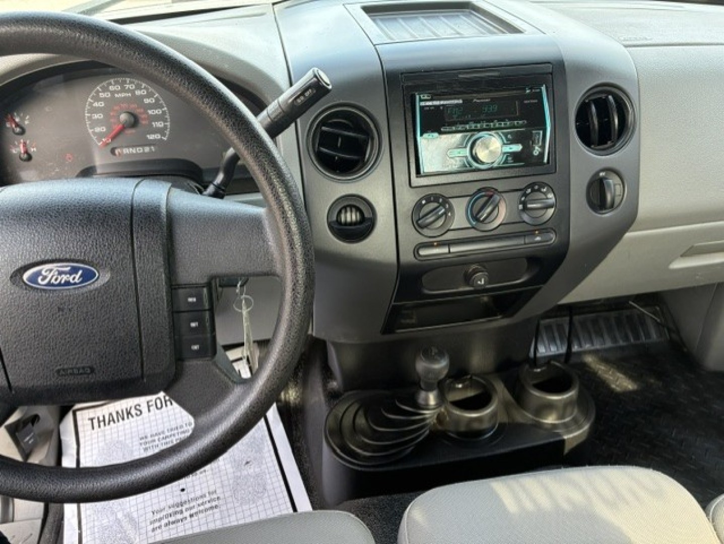 2005 White Ford F150 Regular Cab (1FTRF14W85N) with an V8, 4.6 Liter engine, Automatic transmission, located at 2105 Dixie Hwy, Louisville, KY, 40210, (502) 772-3333, 38.220932, -85.795441- Photo#7