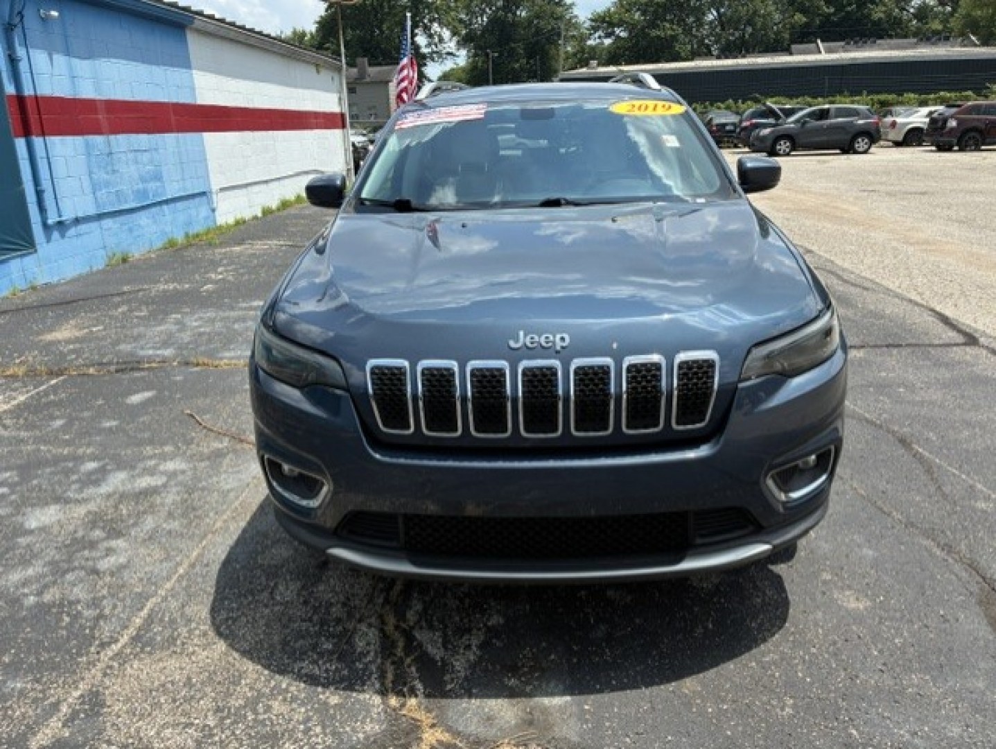 2019 Blue Jeep Cherokee (1C4PJMDX8KD) with an V6, 3.2 Liter engine, Automatic, 9-Spd transmission, located at 2105 Dixie Hwy, Louisville, KY, 40210, (502) 772-3333, 38.220932, -85.795441- Photo#1