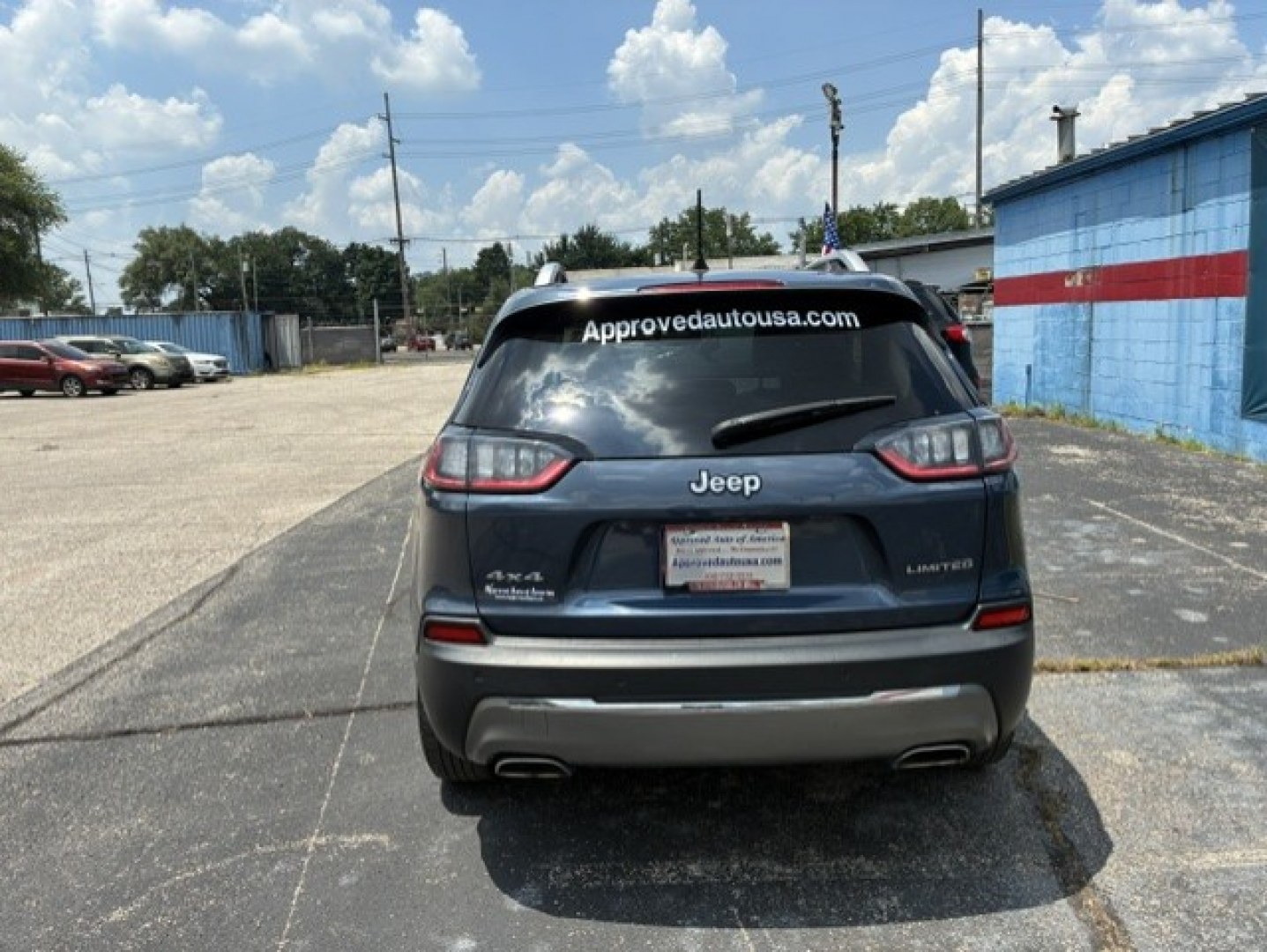 2019 Blue Jeep Cherokee (1C4PJMDX8KD) with an V6, 3.2 Liter engine, Automatic, 9-Spd transmission, located at 2105 Dixie Hwy, Louisville, KY, 40210, (502) 772-3333, 38.220932, -85.795441- Photo#4