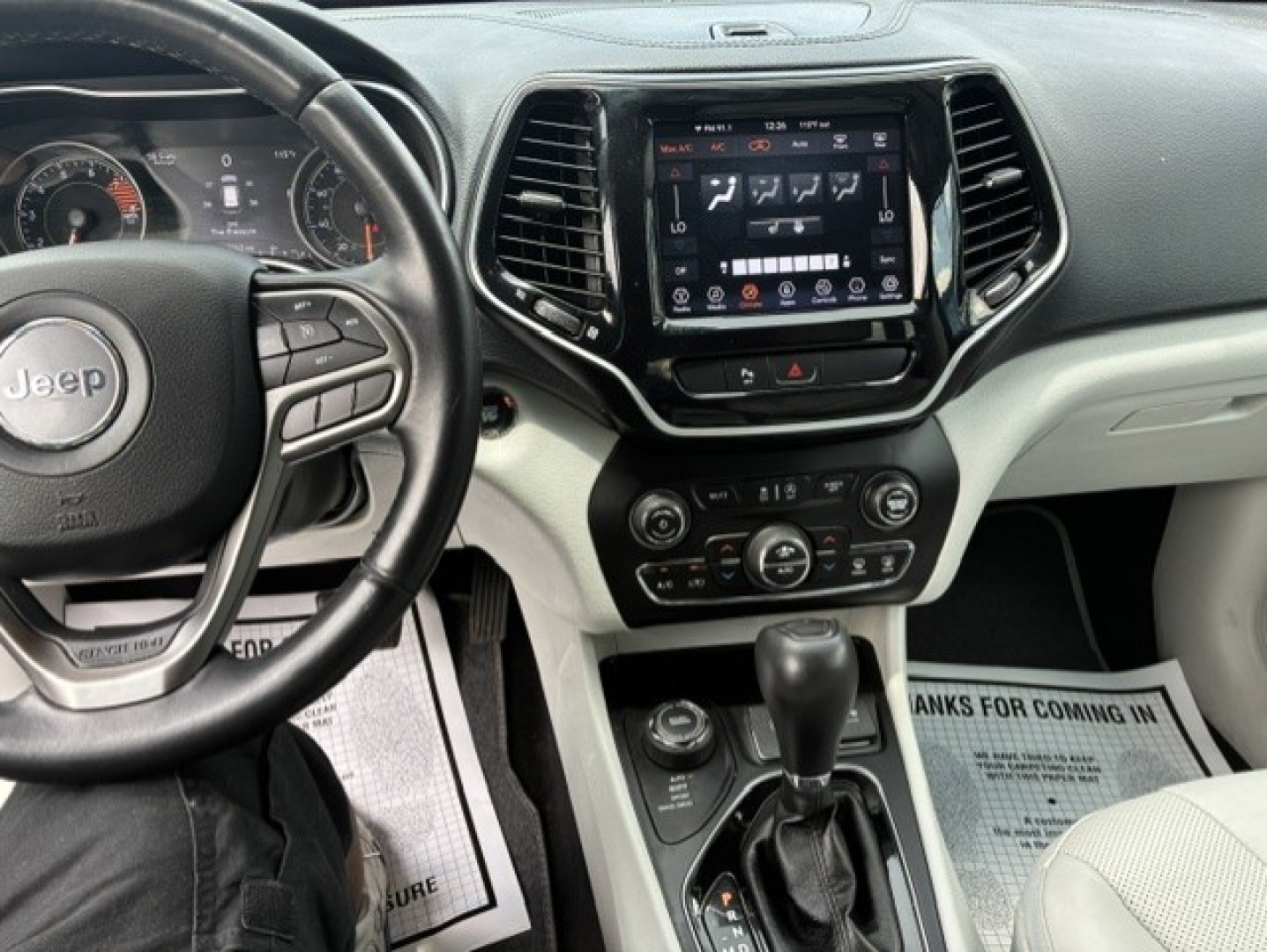 2019 Blue Jeep Cherokee (1C4PJMDX8KD) with an V6, 3.2 Liter engine, Automatic, 9-Spd transmission, located at 2105 Dixie Hwy, Louisville, KY, 40210, (502) 772-3333, 38.220932, -85.795441- Photo#7