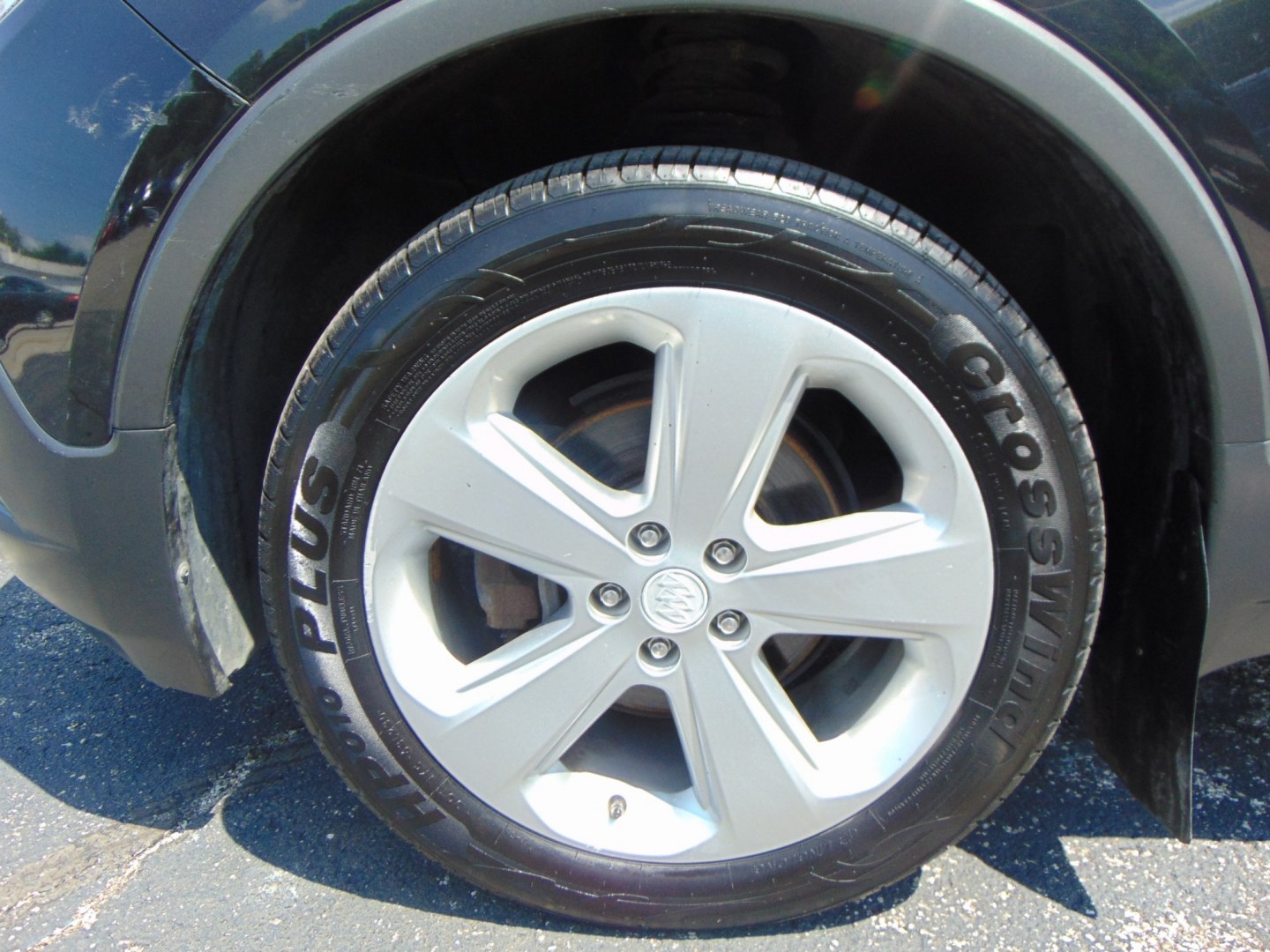 2015 Black Buick Encore (KL4CJESB4FB) with an 4-Cyl, ECOTEC, 1.4T engine, Automatic, 6-Spd w/Overdrive transmission, located at 2105 Dixie Hwy, Louisville, KY, 40210, (502) 772-3333, 38.220932, -85.795441- Photo#4