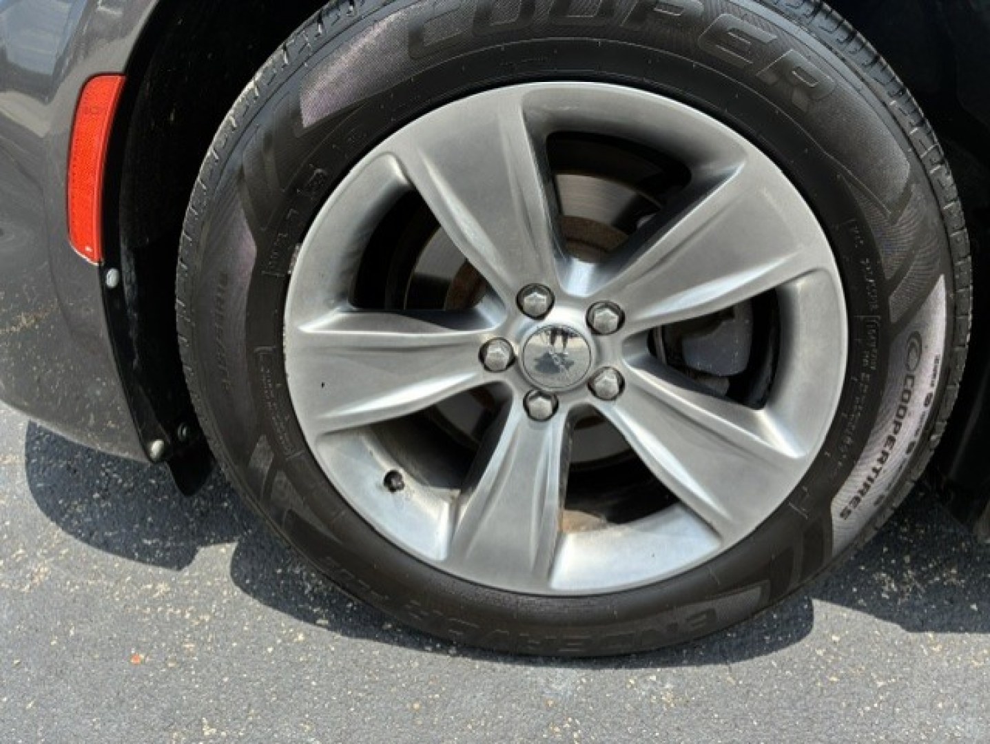 2015 Gray Dodge Charger (2C3CDXHG1FH) with an V6, 3.6 Liter engine, Auto, 8-Spd w/AutoStk transmission, located at 2105 Dixie Hwy, Louisville, KY, 40210, (502) 772-3333, 38.220932, -85.795441- Photo#8