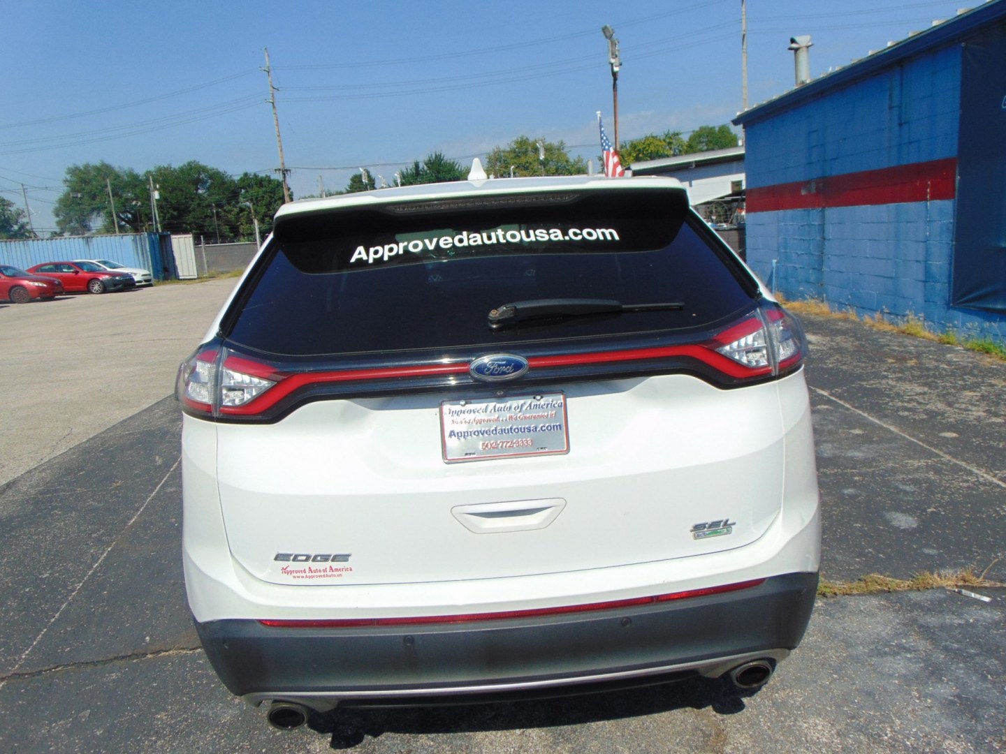 2018 White Ford Edge (2FMPK3J94JB) with an 4-Cyl, EcoBoost, 2.0L engine, Auto, 6-Spd SelShft transmission, located at 2105 Dixie Hwy, Louisville, KY, 40210, (502) 772-3333, 38.220932, -85.795441- Photo#4