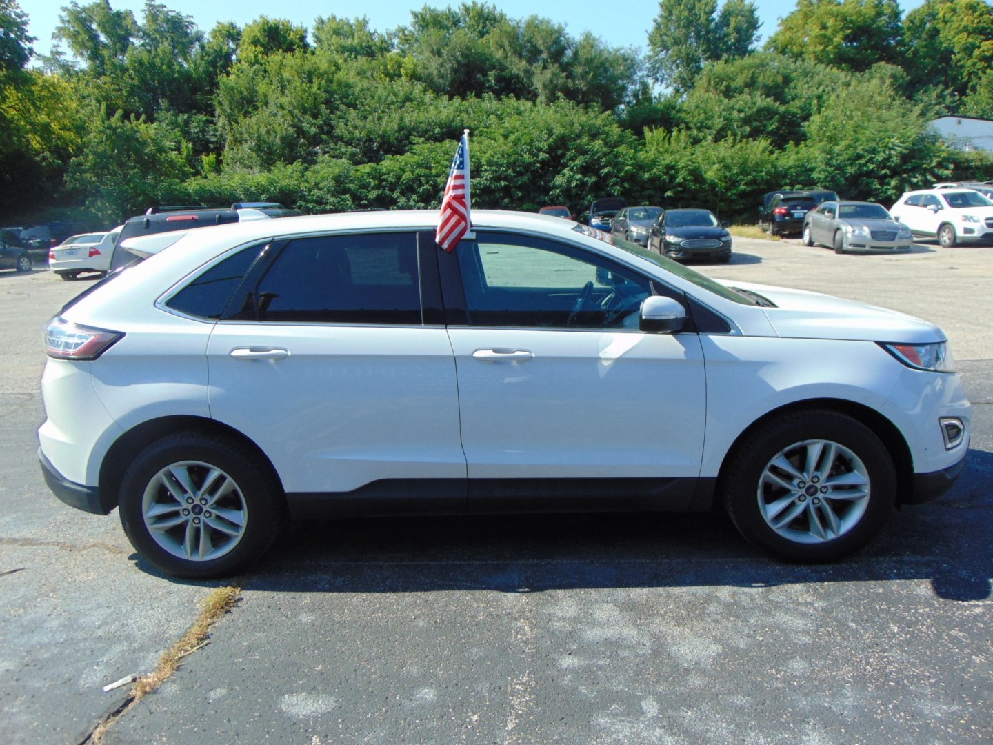 2018 White Ford Edge (2FMPK3J94JB) with an 4-Cyl, EcoBoost, 2.0L engine, Auto, 6-Spd SelShft transmission, located at 2105 Dixie Hwy, Louisville, KY, 40210, (502) 772-3333, 38.220932, -85.795441- Photo#6