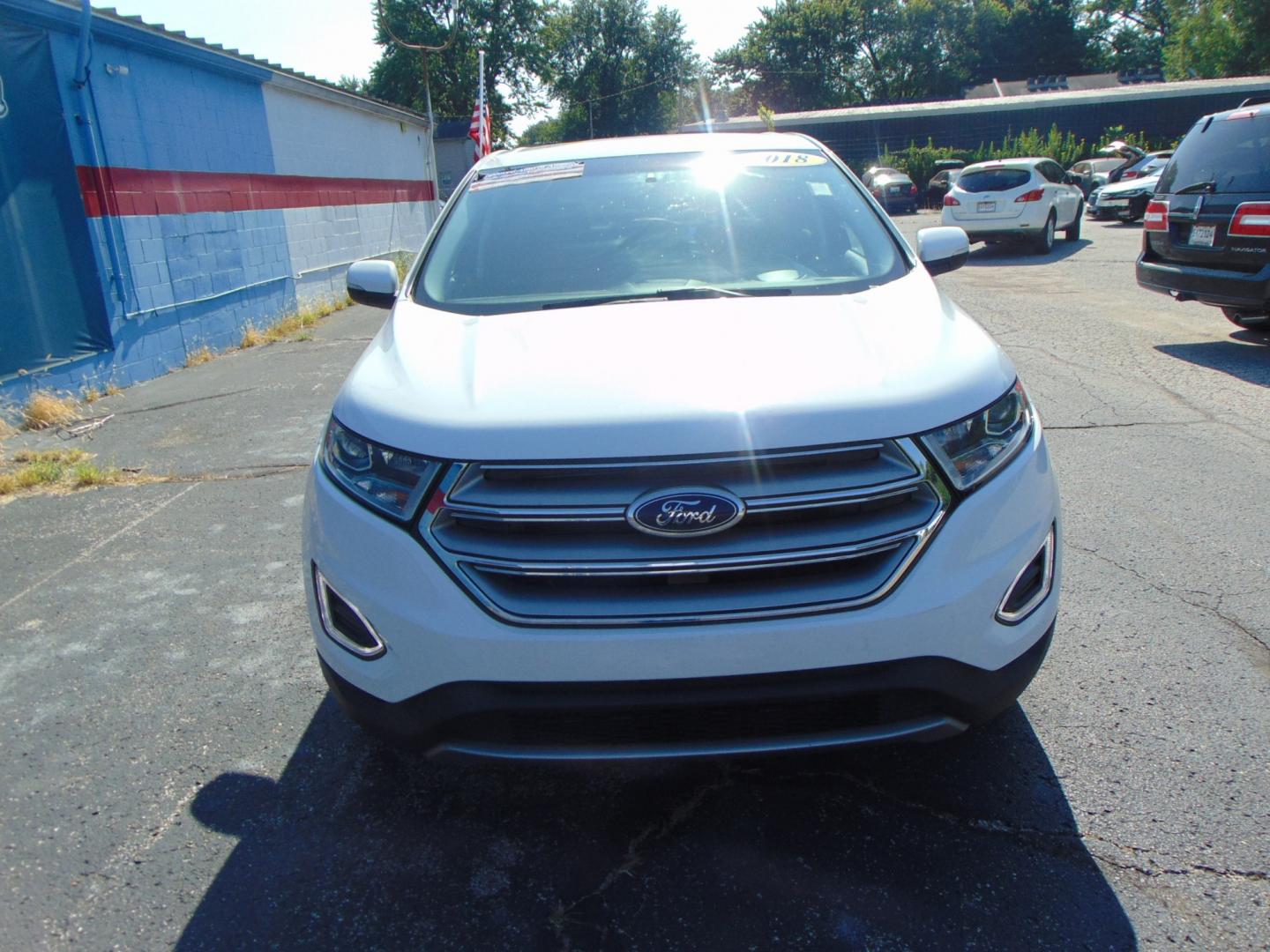 2018 White Ford Edge (2FMPK3J94JB) with an 4-Cyl, EcoBoost, 2.0L engine, Auto, 6-Spd SelShft transmission, located at 2105 Dixie Hwy, Louisville, KY, 40210, (502) 772-3333, 38.220932, -85.795441- Photo#7