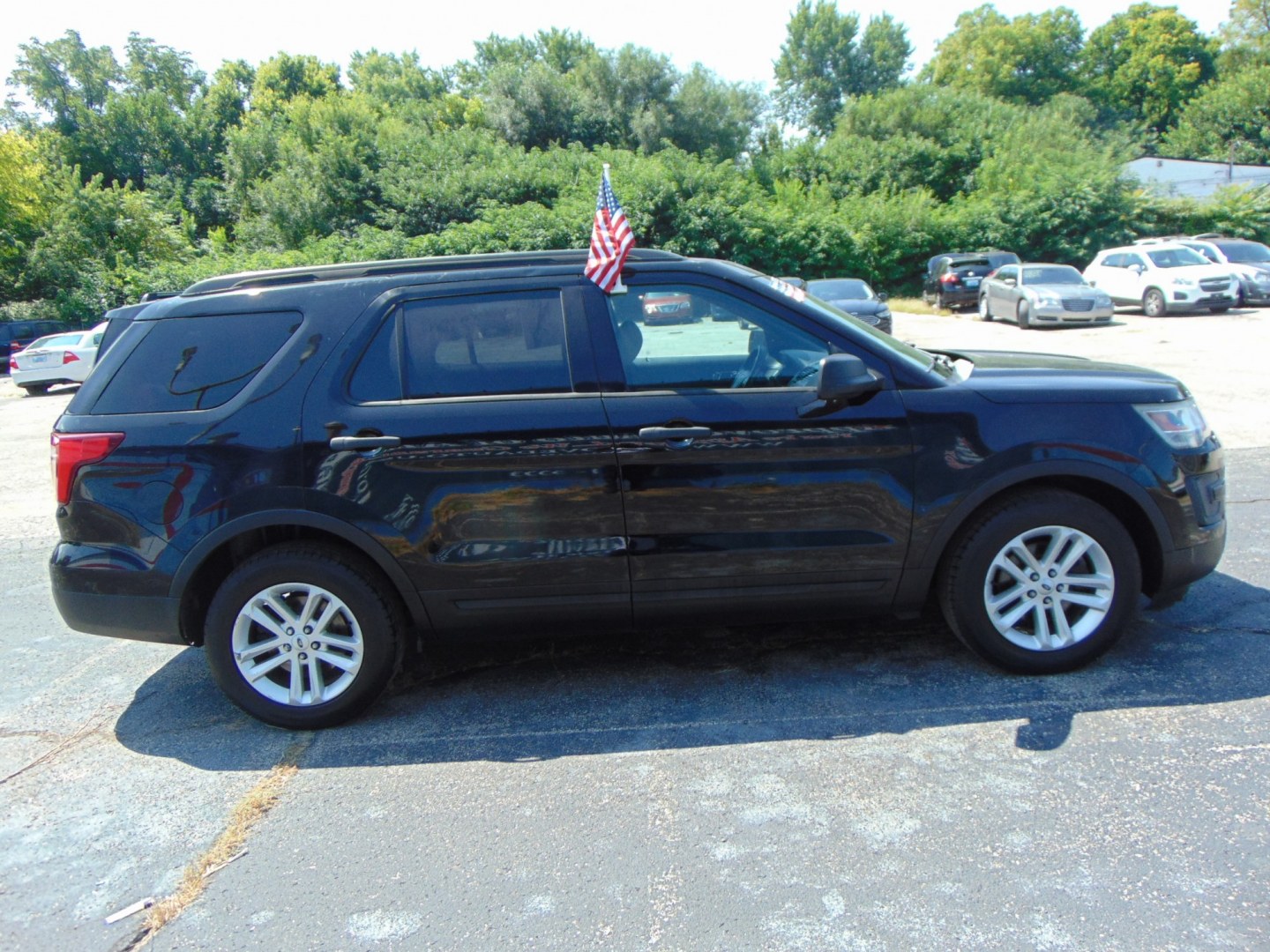 2017 Black Ford Explorer (1FM5K7B88HG) with an V6, 3.5 Liter engine, Auto, 6-Spd SelectShift transmission, located at 2105 Dixie Hwy, Louisville, KY, 40210, (502) 772-3333, 38.220932, -85.795441- Photo#1