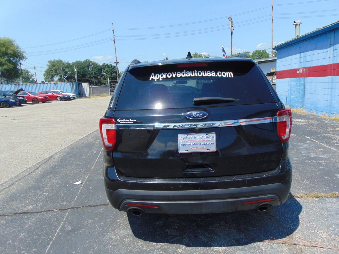2017 Black Ford Explorer (1FM5K7B88HG) with an V6, 3.5 Liter engine, Auto, 6-Spd SelectShift transmission, located at 2105 Dixie Hwy, Louisville, KY, 40210, (502) 772-3333, 38.220932, -85.795441- Photo#2