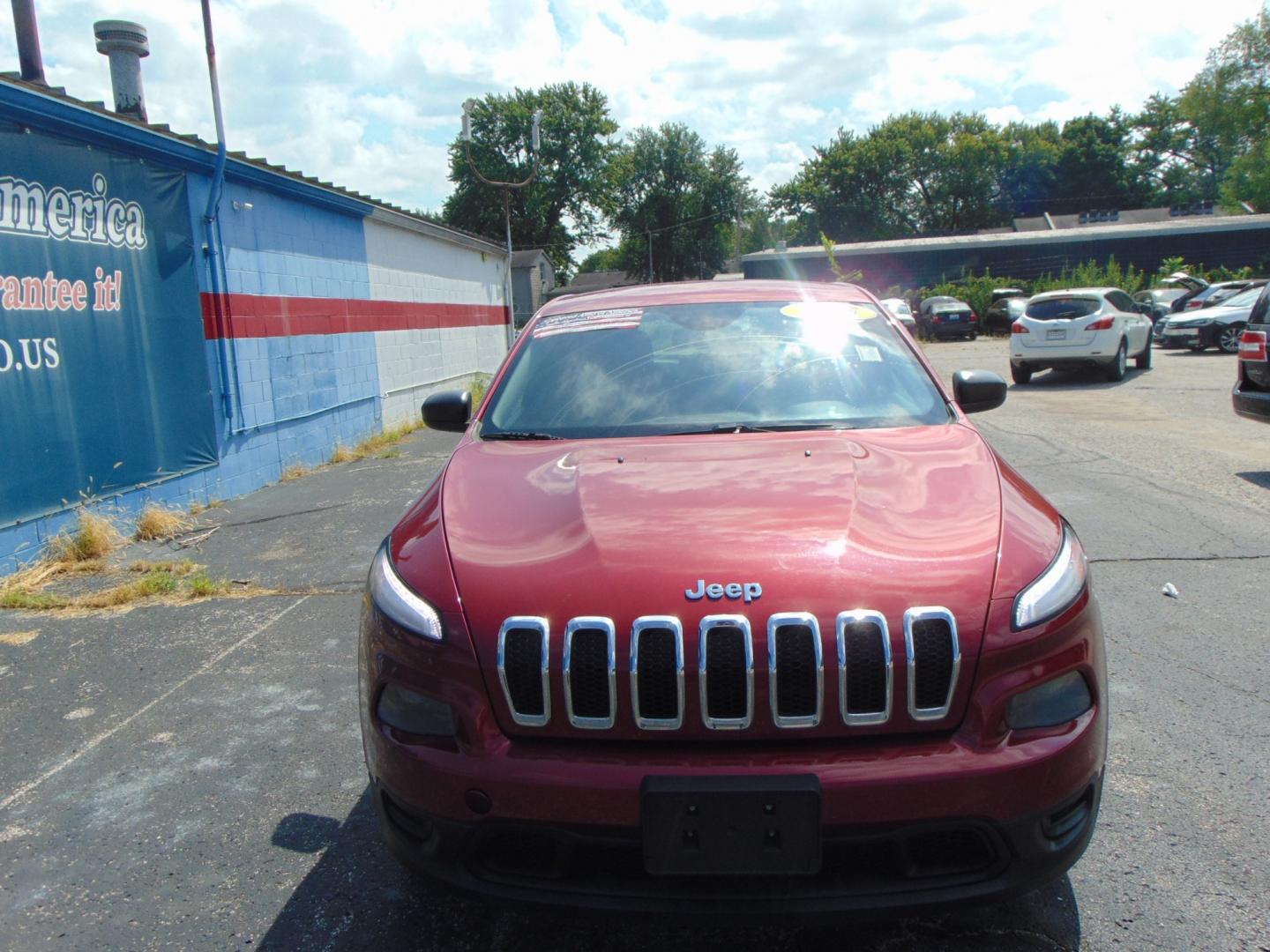 2015 Red Jeep Cherokee (1C4PJLCB3FW) with an V6, 3.2 Liter engine, Automatic, 9-Spd transmission, located at 2105 Dixie Hwy, Louisville, KY, 40210, (502) 772-3333, 38.220932, -85.795441- Photo#1